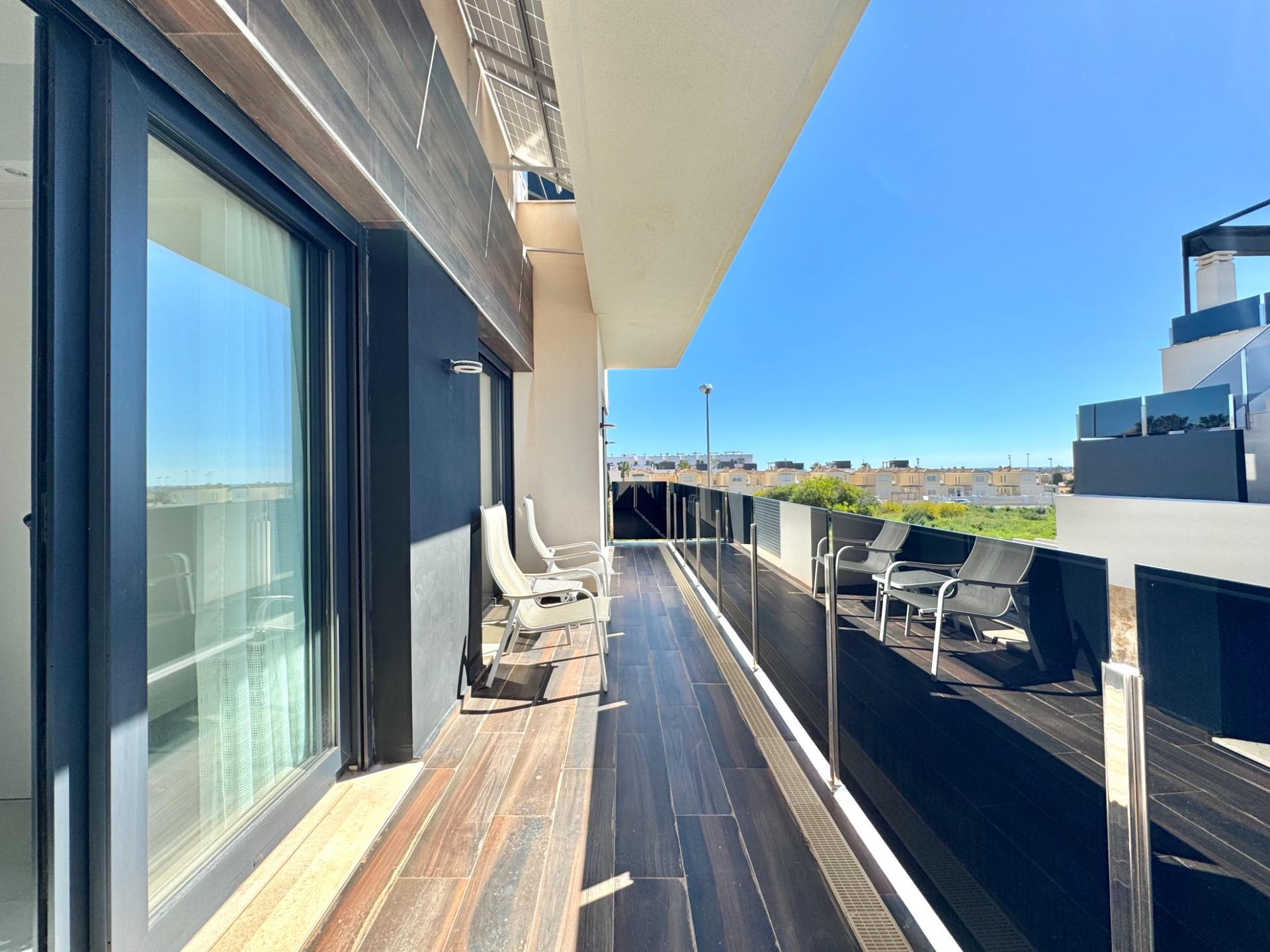 4-Bedroom Villa in Lomas de Cabo Roig, Orihuela Costa - Image 23