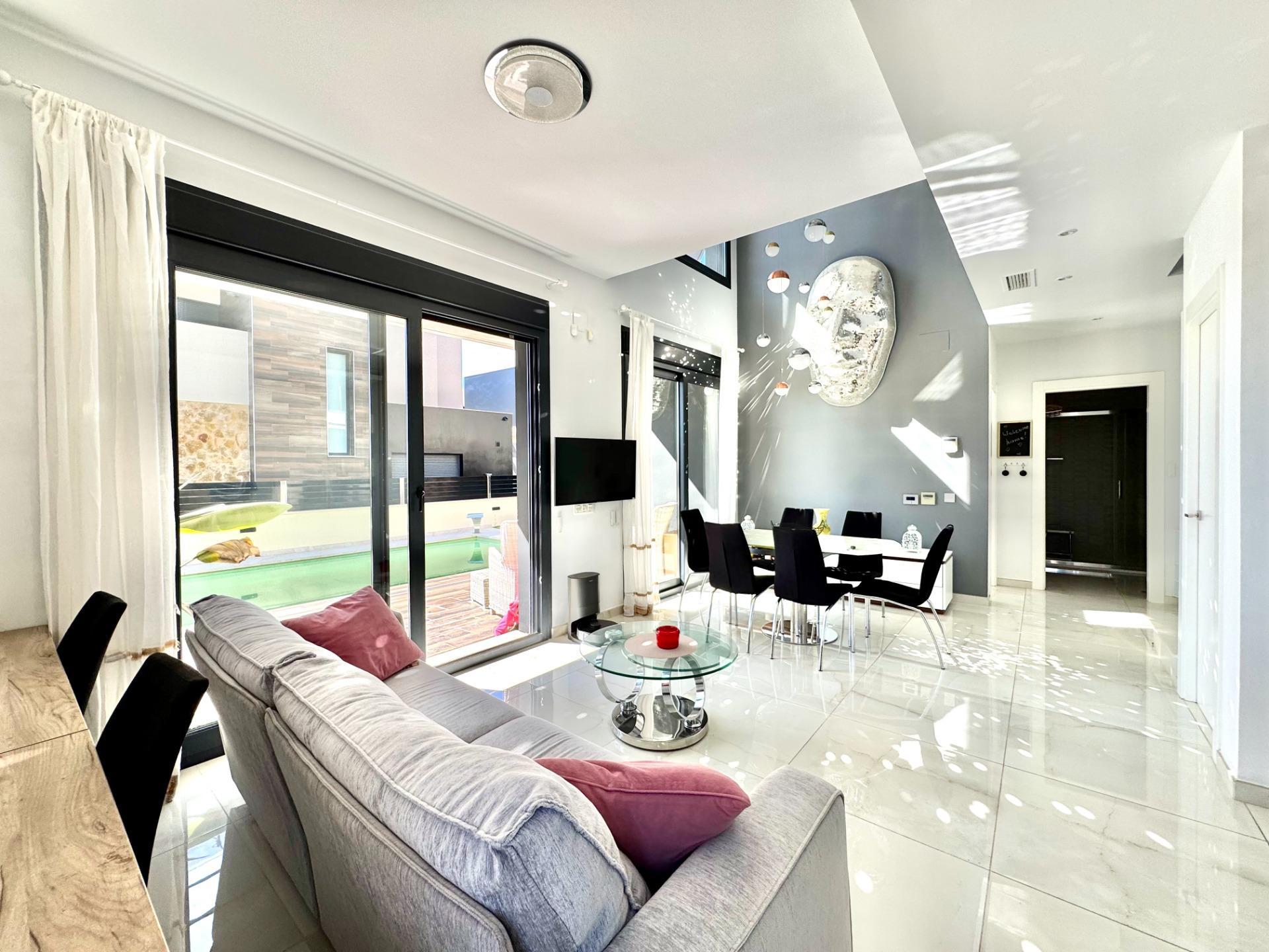 4-Bedroom Villa in Lomas de Cabo Roig, Orihuela Costa - Image 26