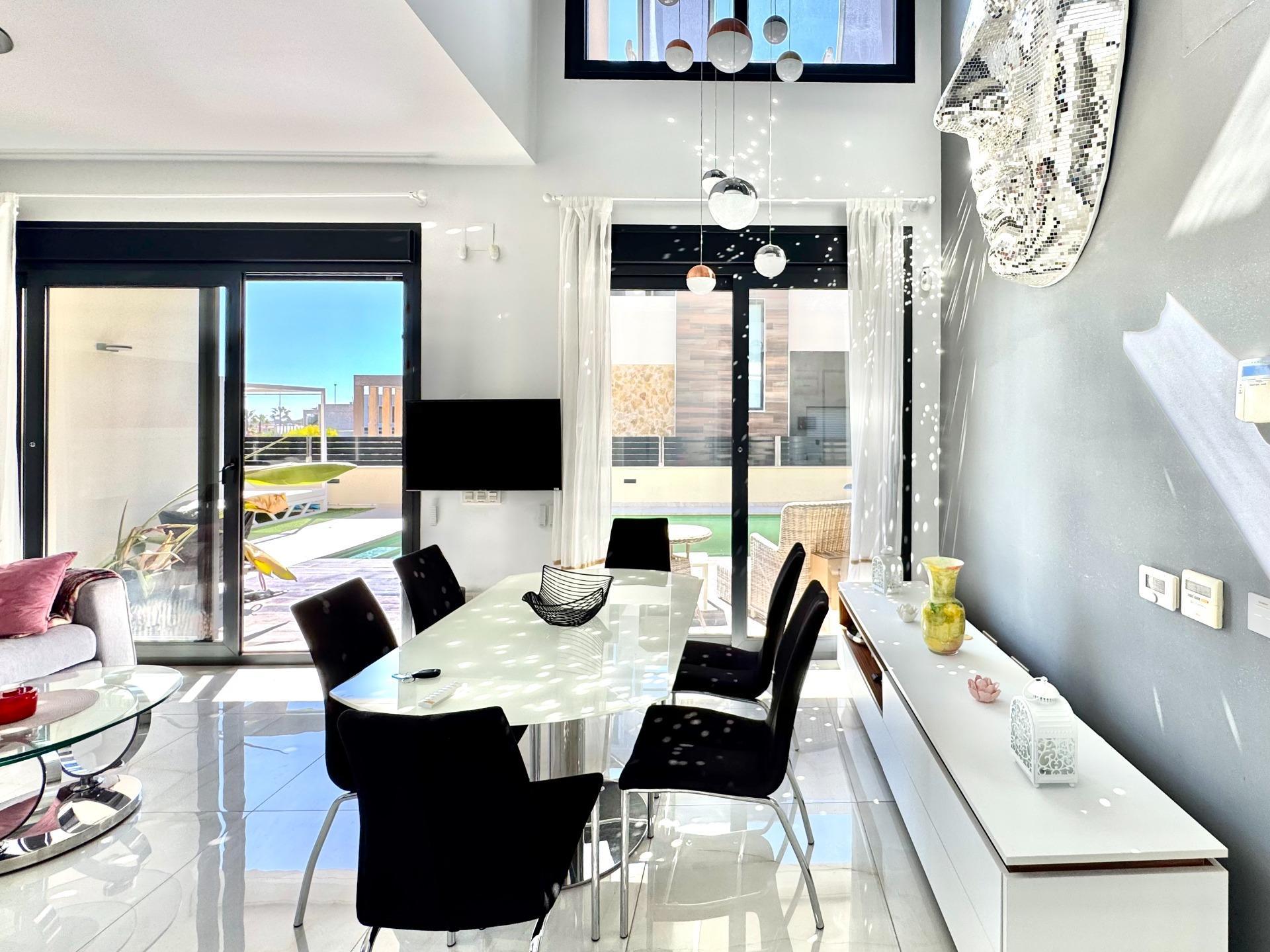 4-Bedroom Villa in Lomas de Cabo Roig, Orihuela Costa - Image 27