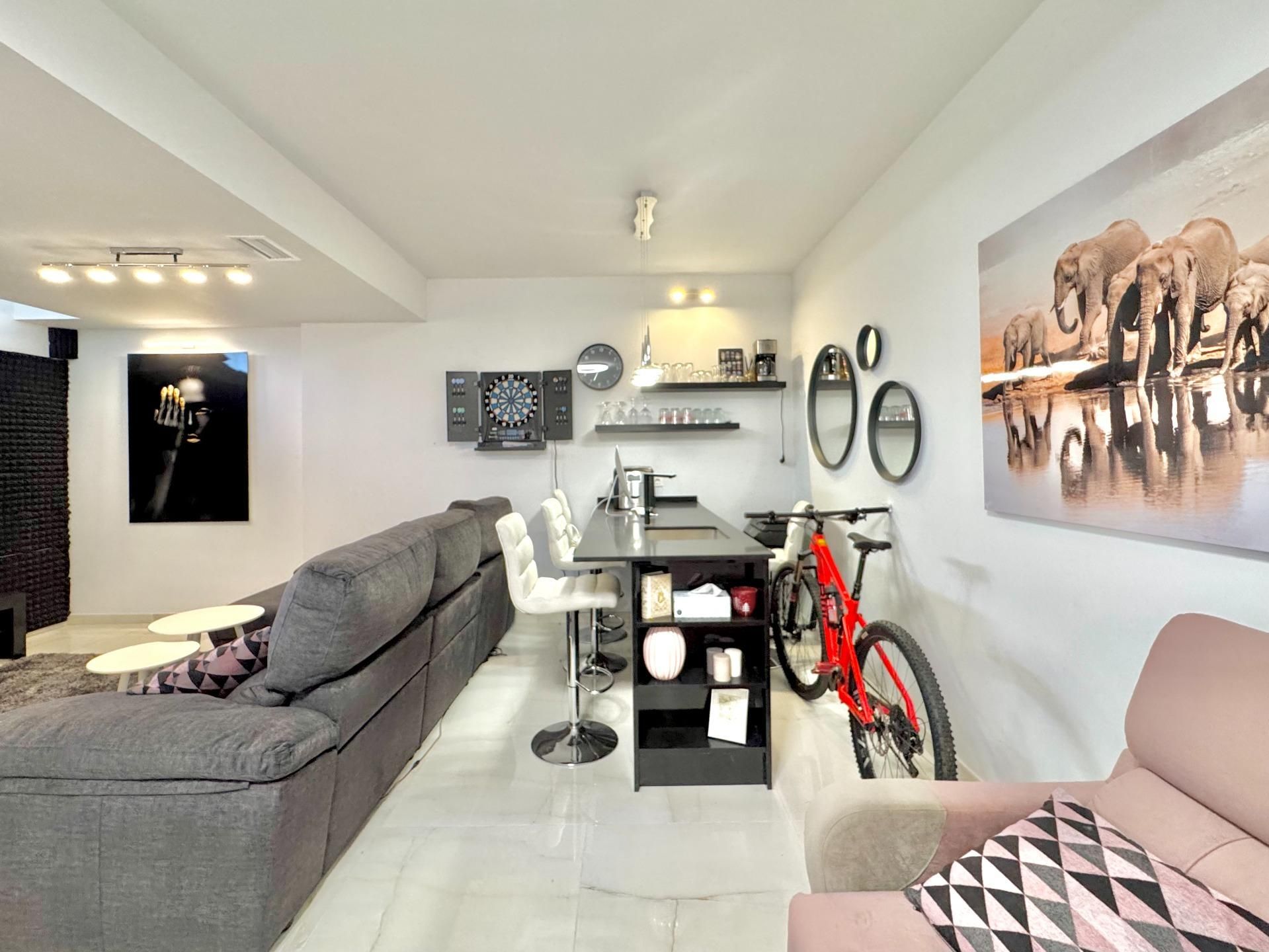 4-Bedroom Villa in Lomas de Cabo Roig, Orihuela Costa - Image 33