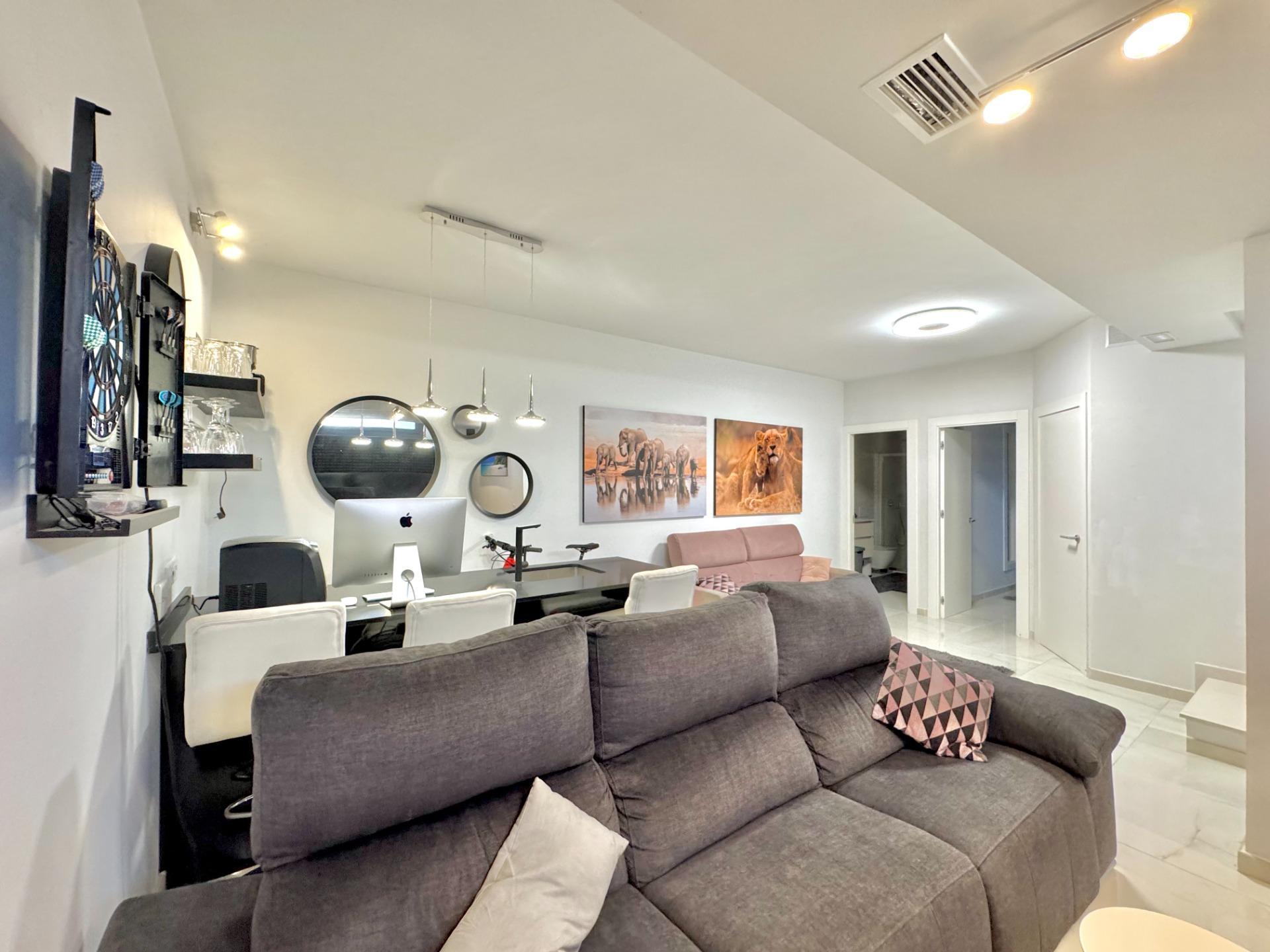 4-Bedroom Villa in Lomas de Cabo Roig, Orihuela Costa - Image 34