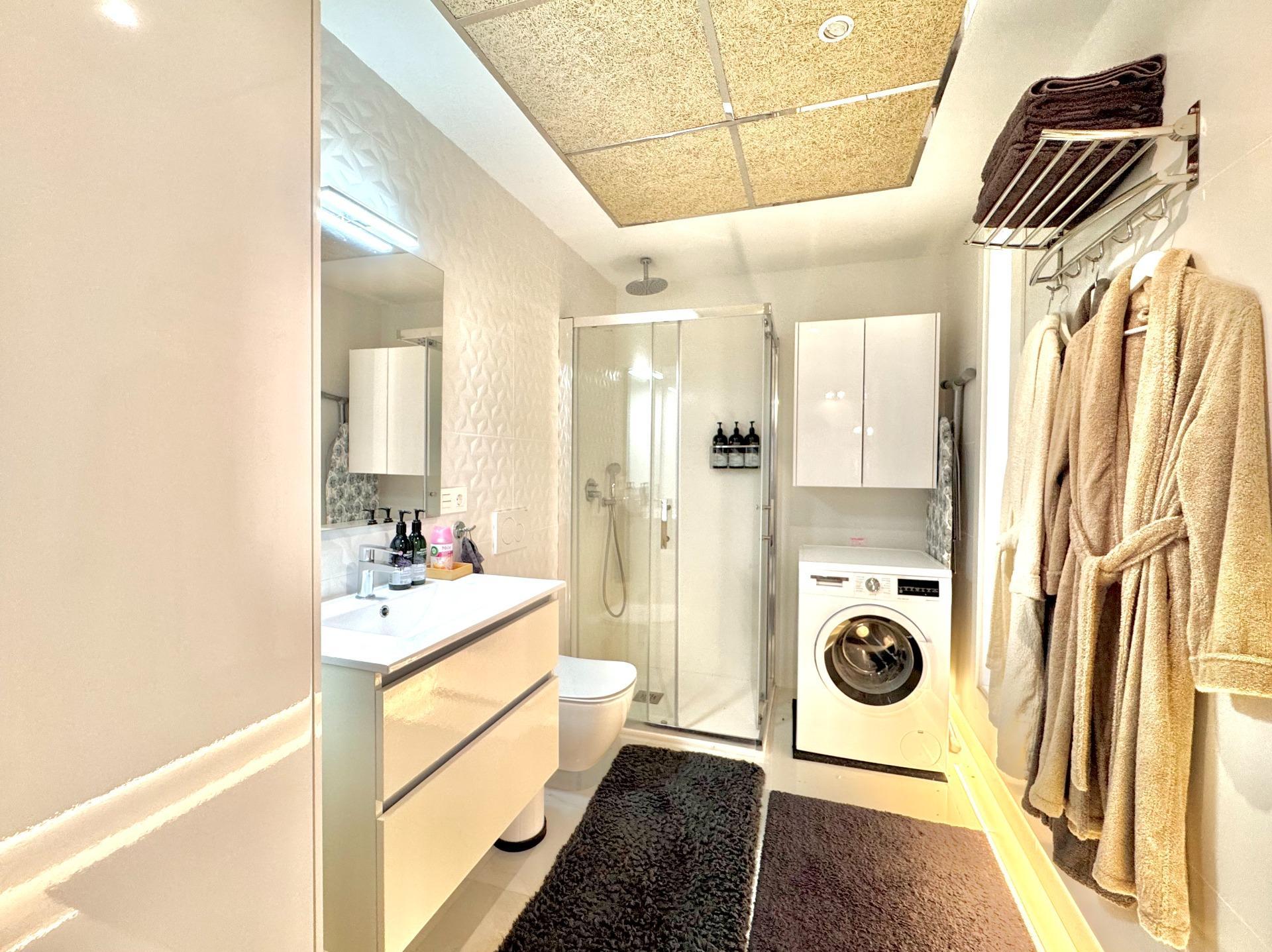 4-Bedroom Villa in Lomas de Cabo Roig, Orihuela Costa - Image 36