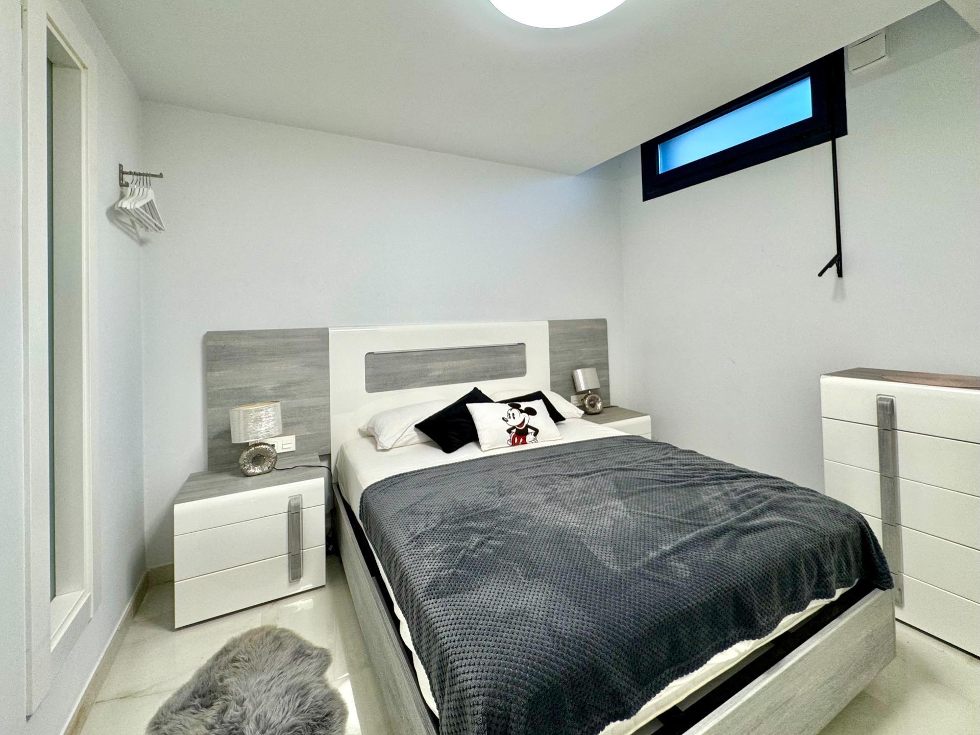 4-Bedroom Villa in Lomas de Cabo Roig, Orihuela Costa - Image 37