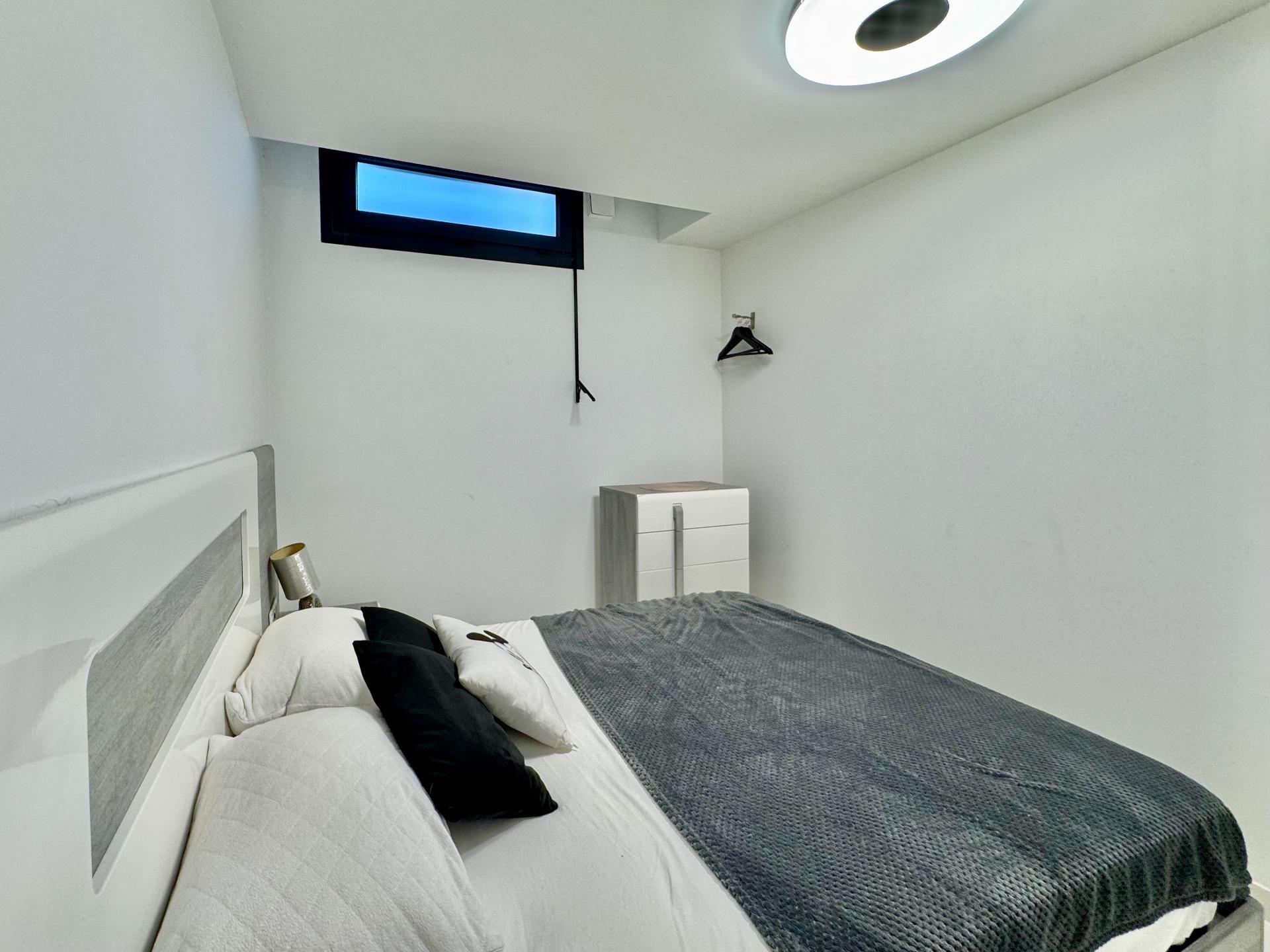 4-Bedroom Villa in Lomas de Cabo Roig, Orihuela Costa - Image 38