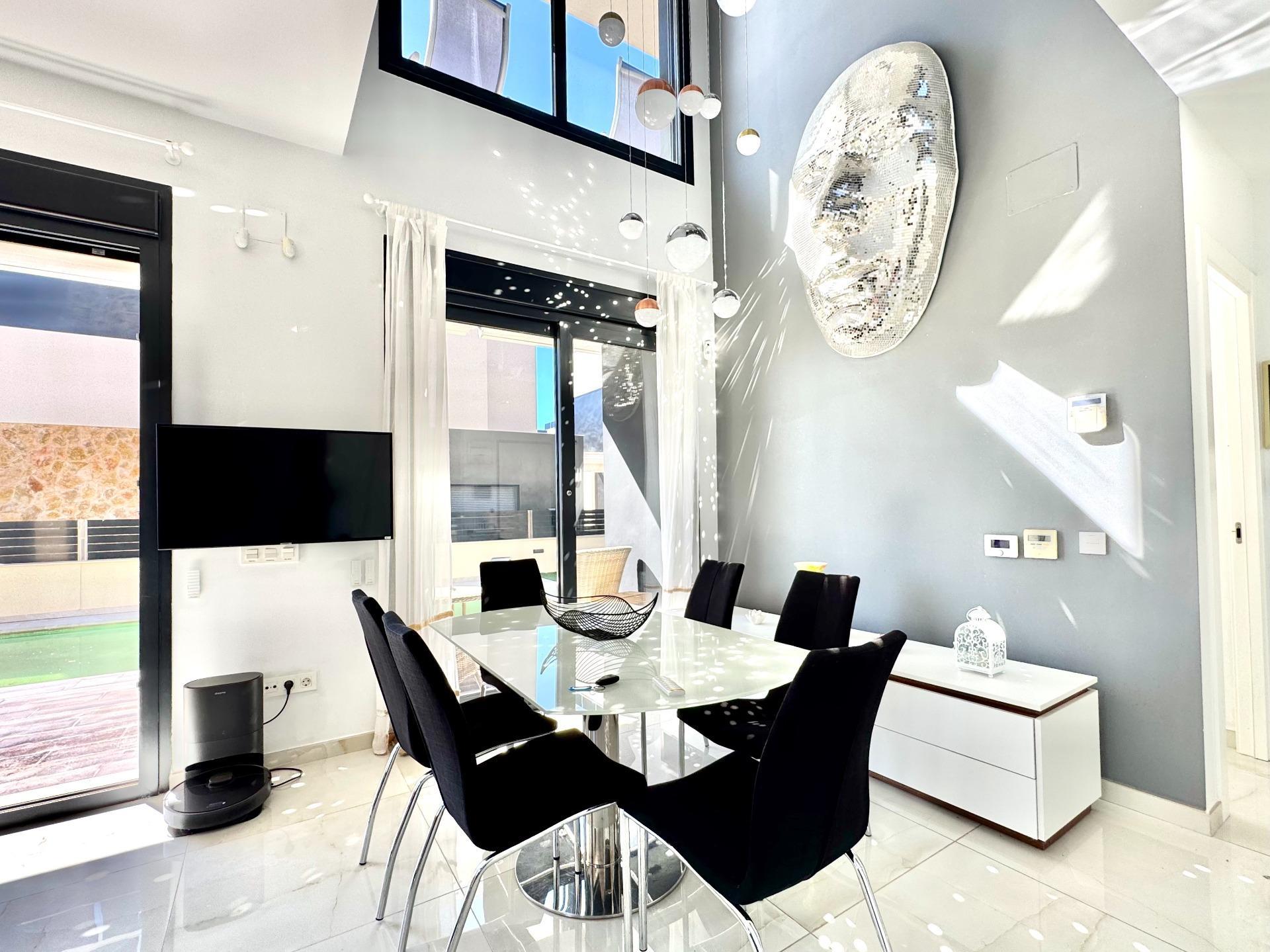 4-Bedroom Villa in Lomas de Cabo Roig, Orihuela Costa - Image 4