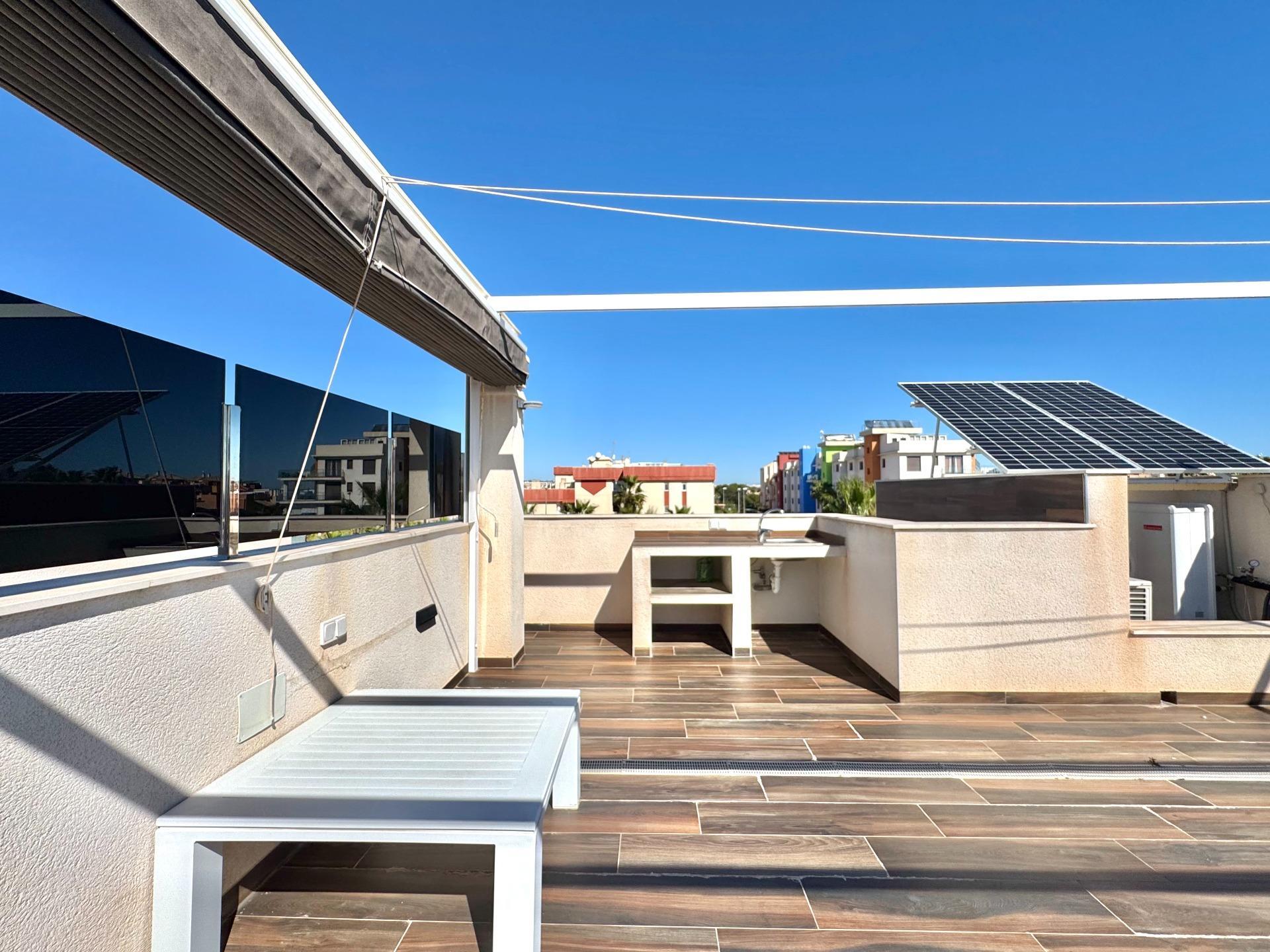 4-Bedroom Villa in Lomas de Cabo Roig, Orihuela Costa - Image 44