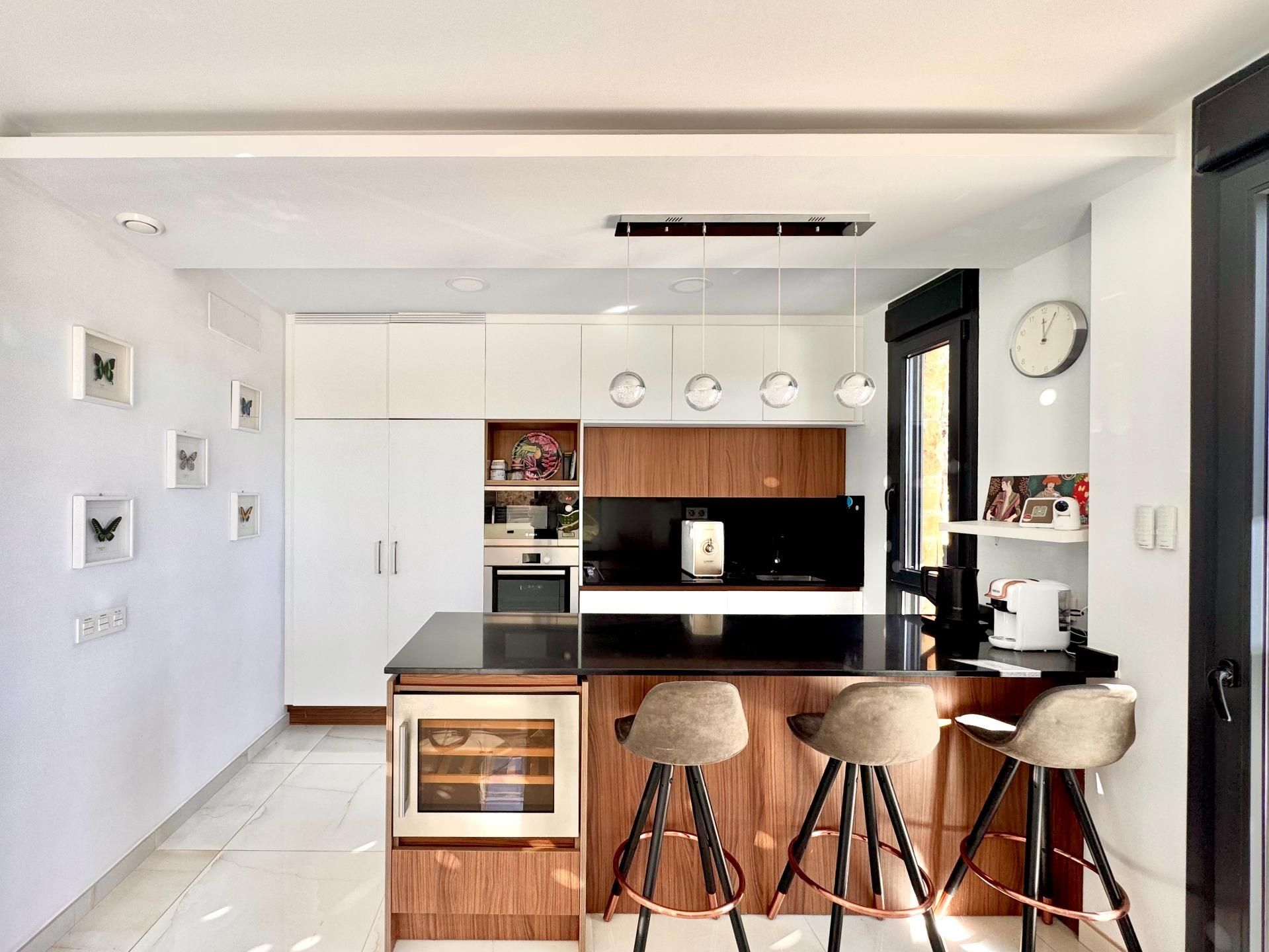 4-Bedroom Villa in Lomas de Cabo Roig, Orihuela Costa - Image 7