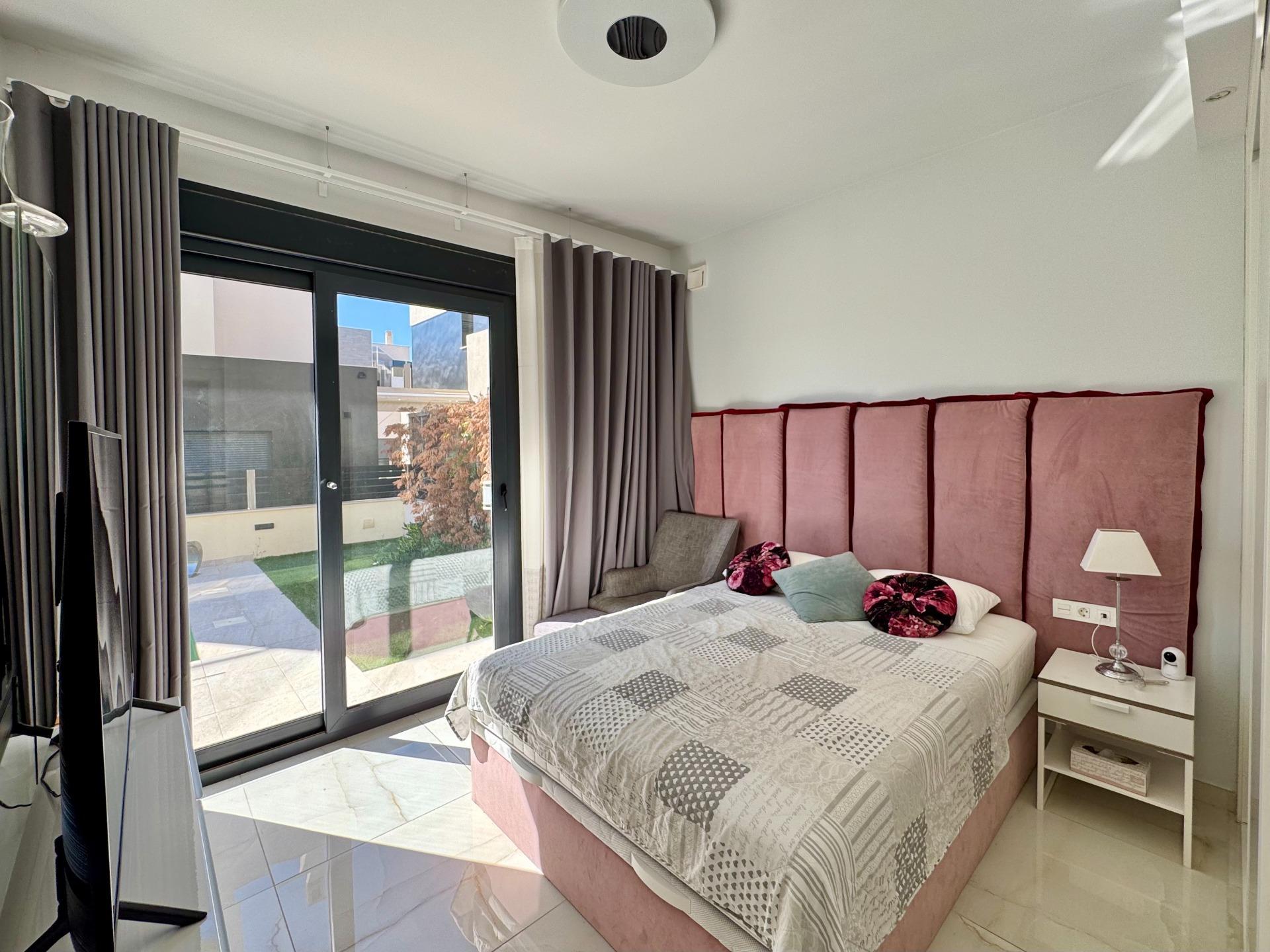 4-Bedroom Villa in Lomas de Cabo Roig, Orihuela Costa - Image 8