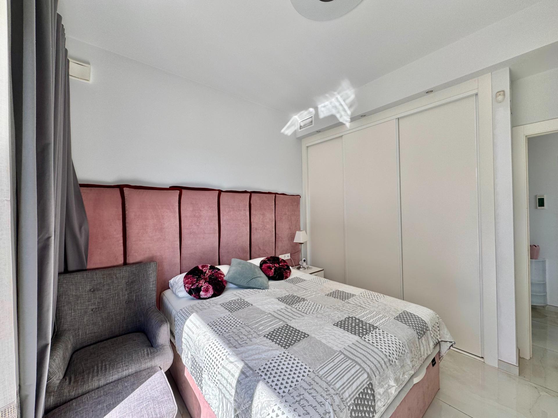 4-Bedroom Villa in Lomas de Cabo Roig, Orihuela Costa - Image 9