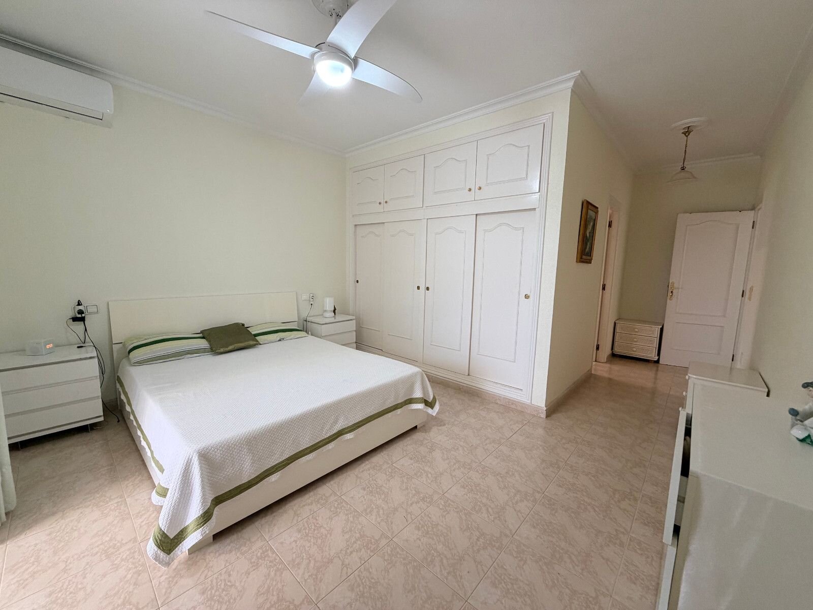 5-Bedroom Villa in Centro de la Ciudad Quesada, Rojales - Image 9