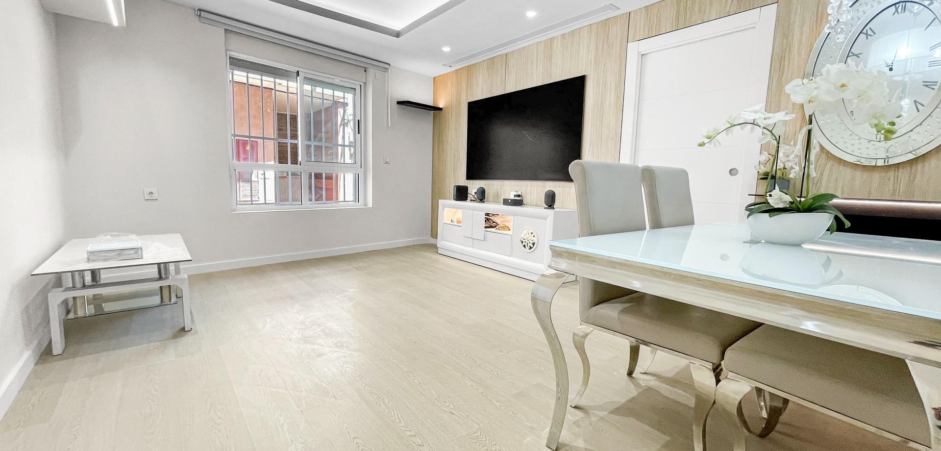 3-Bedroom Apartment in Centro, Torrevieja - Image 5