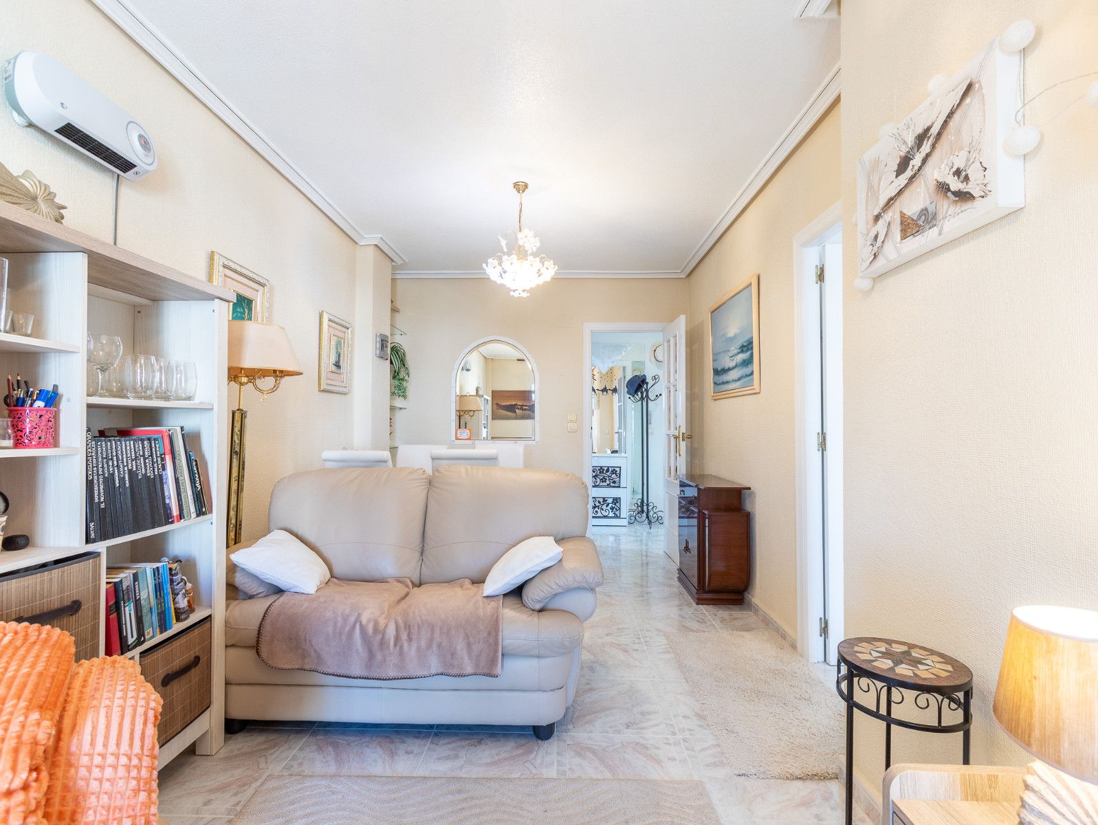 2-Bedroom Apartment in Playa del Cura, Torrevieja - Image 10