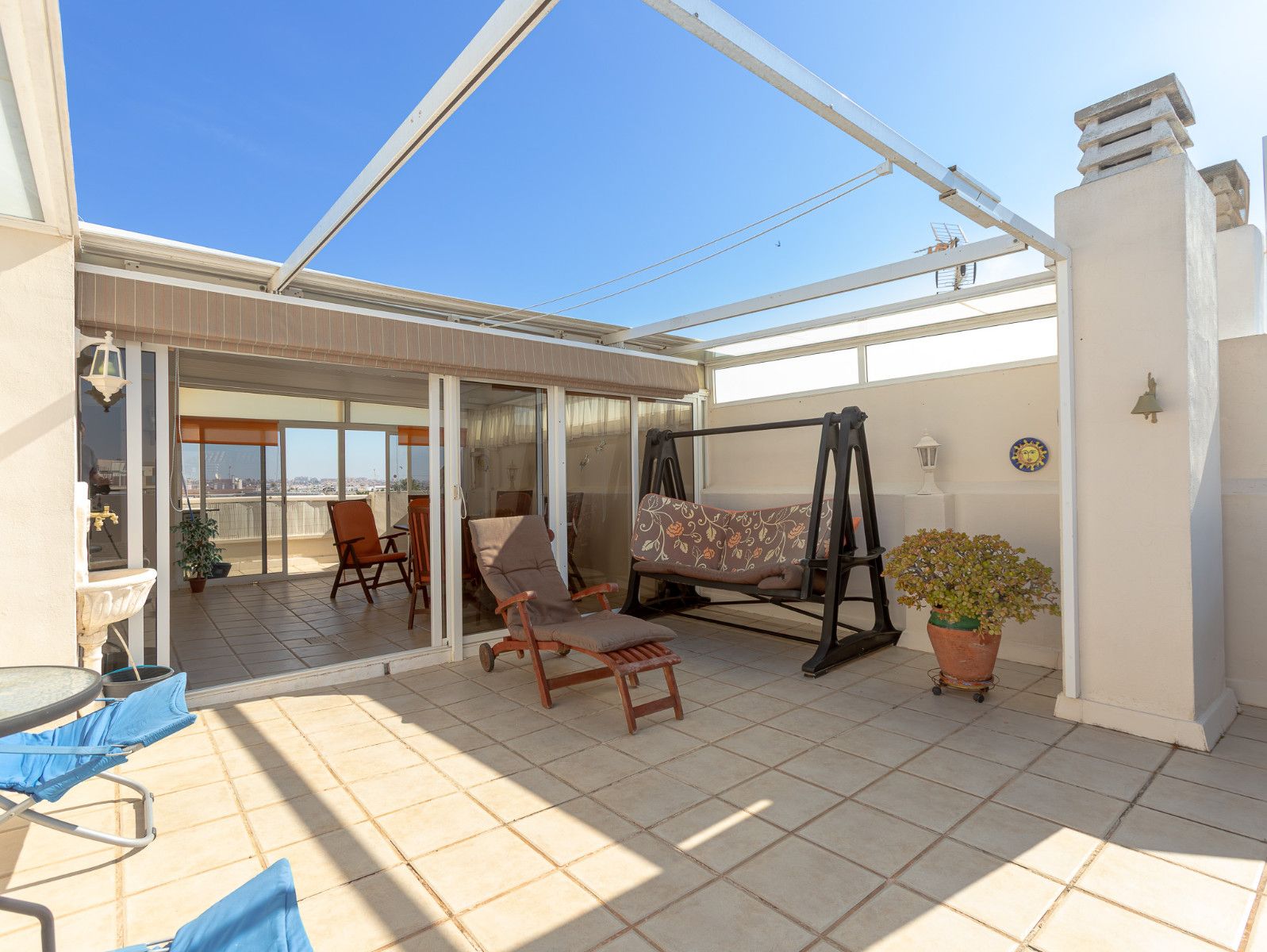 2-Bedroom Apartment in Playa del Cura, Torrevieja - Image 18
