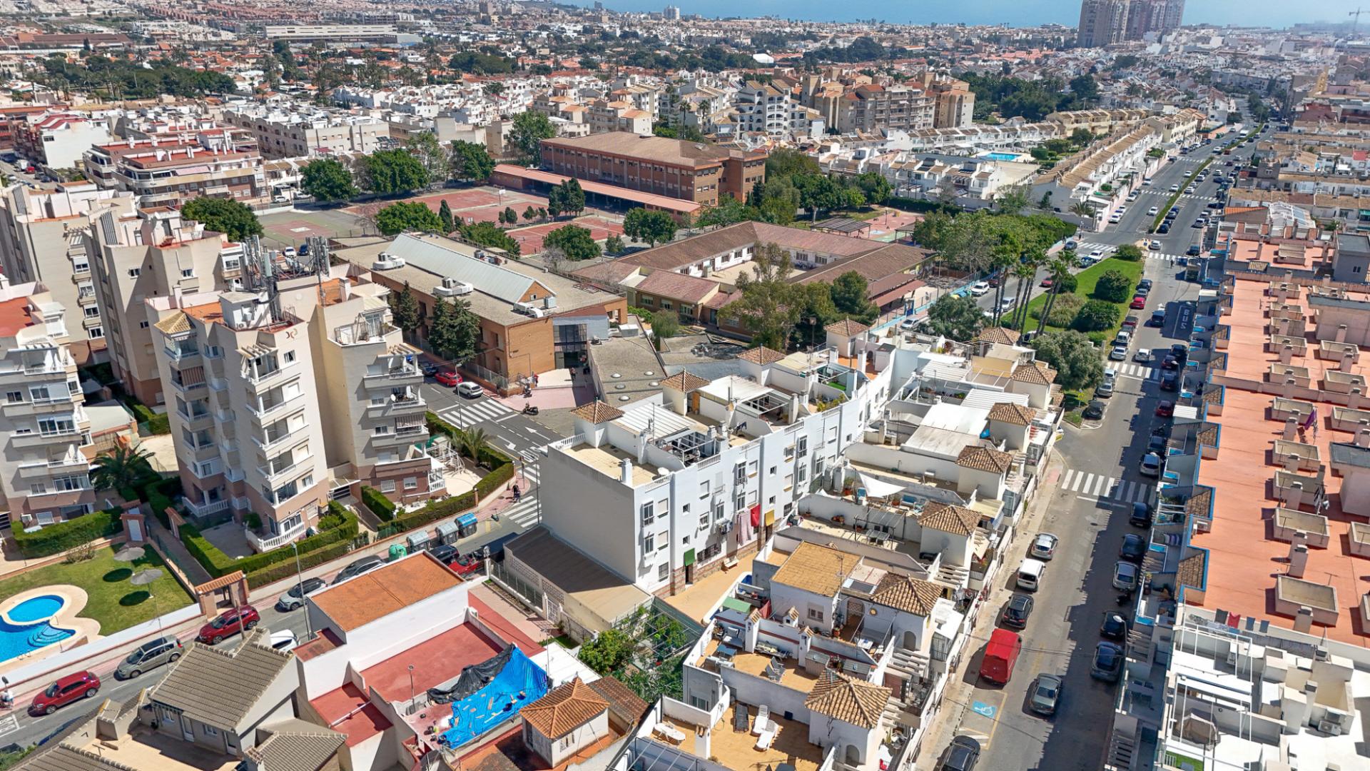 2-Bedroom Apartment in Playa del Cura, Torrevieja - Image 28