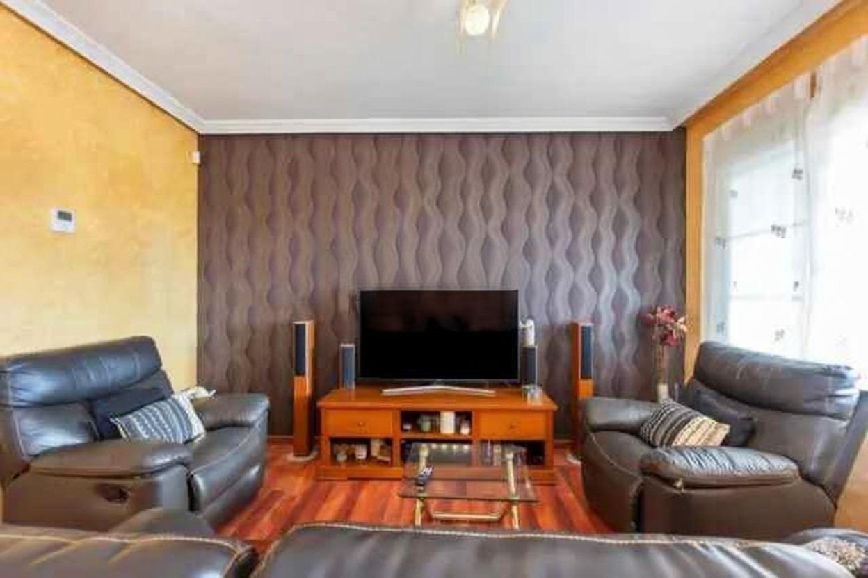 4-Bedroom Villa in Zona los Frutales, Torrevieja - Image 10