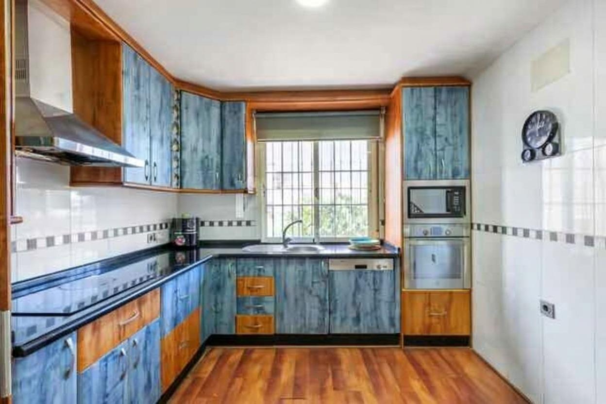 4-Bedroom Villa in Zona los Frutales, Torrevieja - Image 16