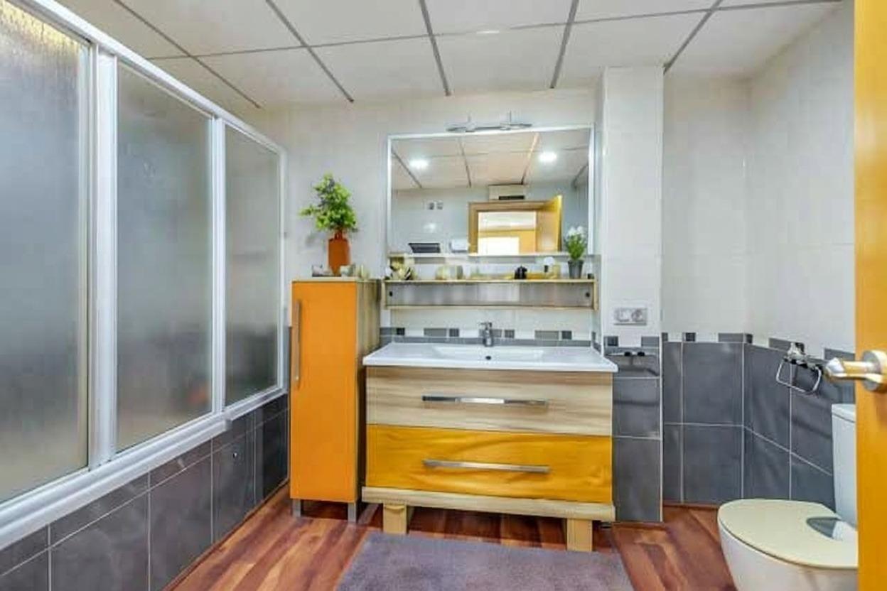 4-Bedroom Villa in Zona los Frutales, Torrevieja - Image 22