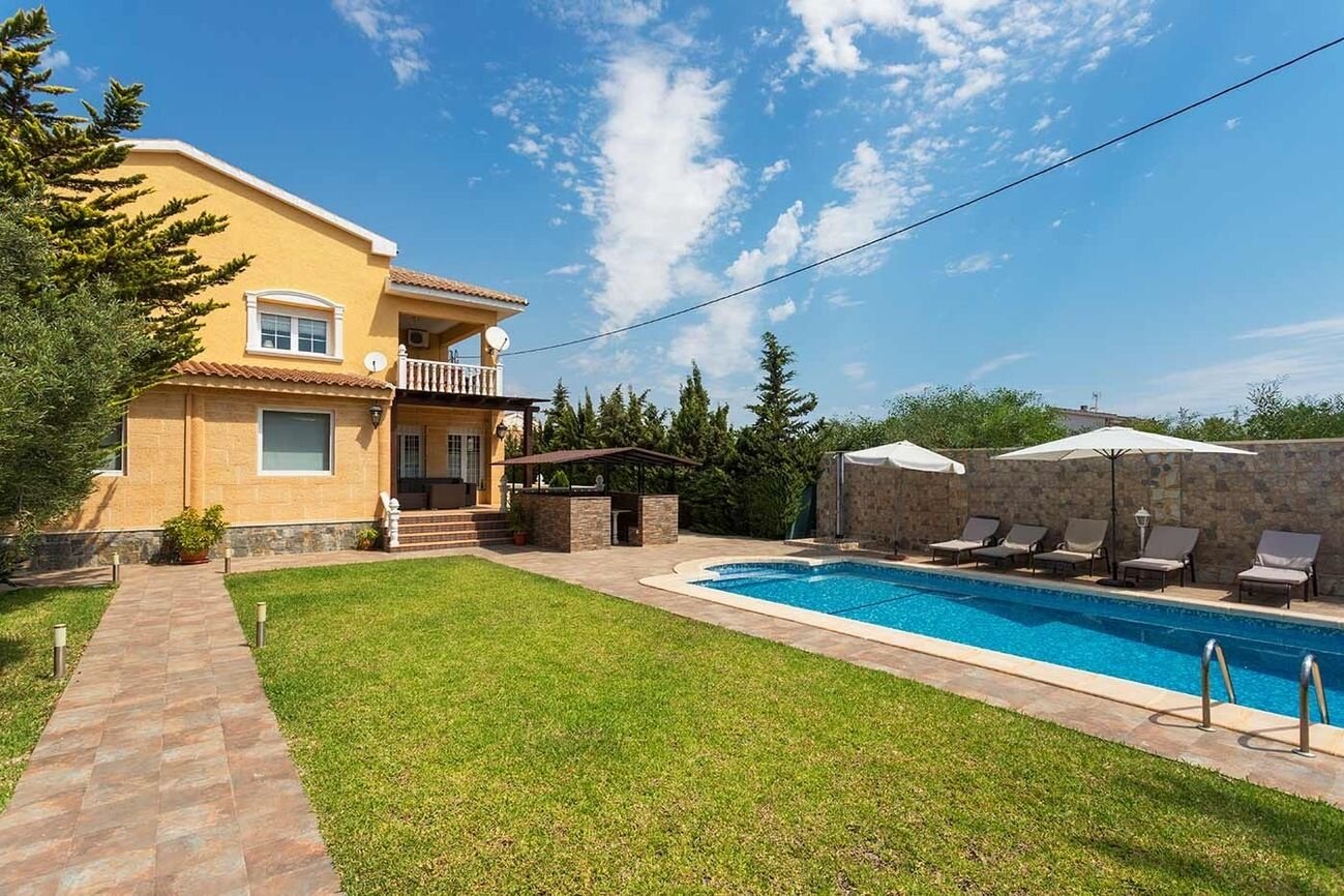 5-Bedroom Villa in Lomas de Cabo Roig, Orihuela Costa - Image 2