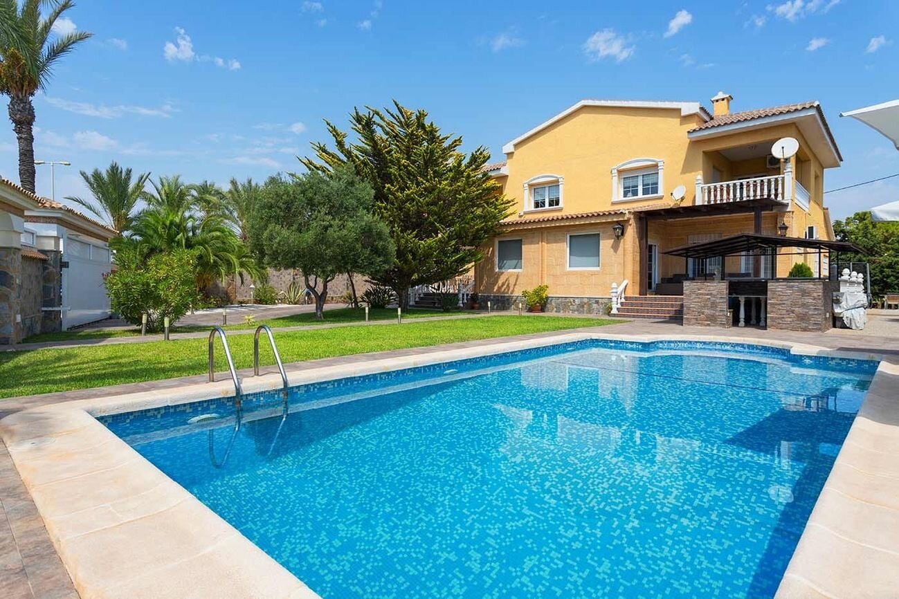 5-Bedroom Villa in Lomas de Cabo Roig, Orihuela Costa - Image 3