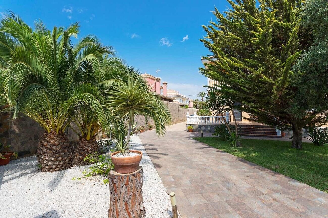 5-Bedroom Villa in Lomas de Cabo Roig, Orihuela Costa - Image 35