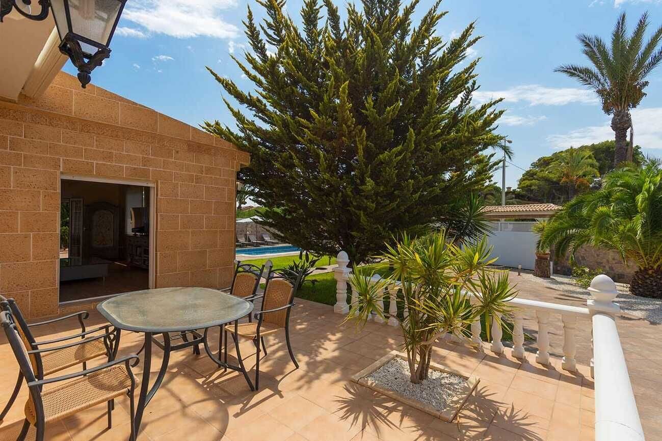 5-Bedroom Villa in Lomas de Cabo Roig, Orihuela Costa - Image 37