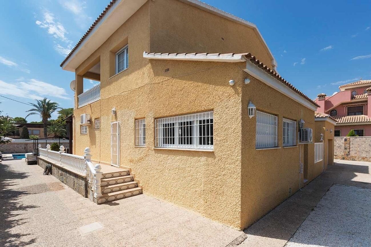 5-Bedroom Villa in Lomas de Cabo Roig, Orihuela Costa - Image 38