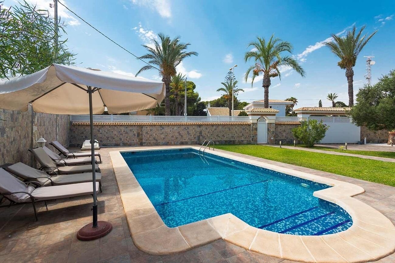 5-Bedroom Villa in Lomas de Cabo Roig, Orihuela Costa - Image 6