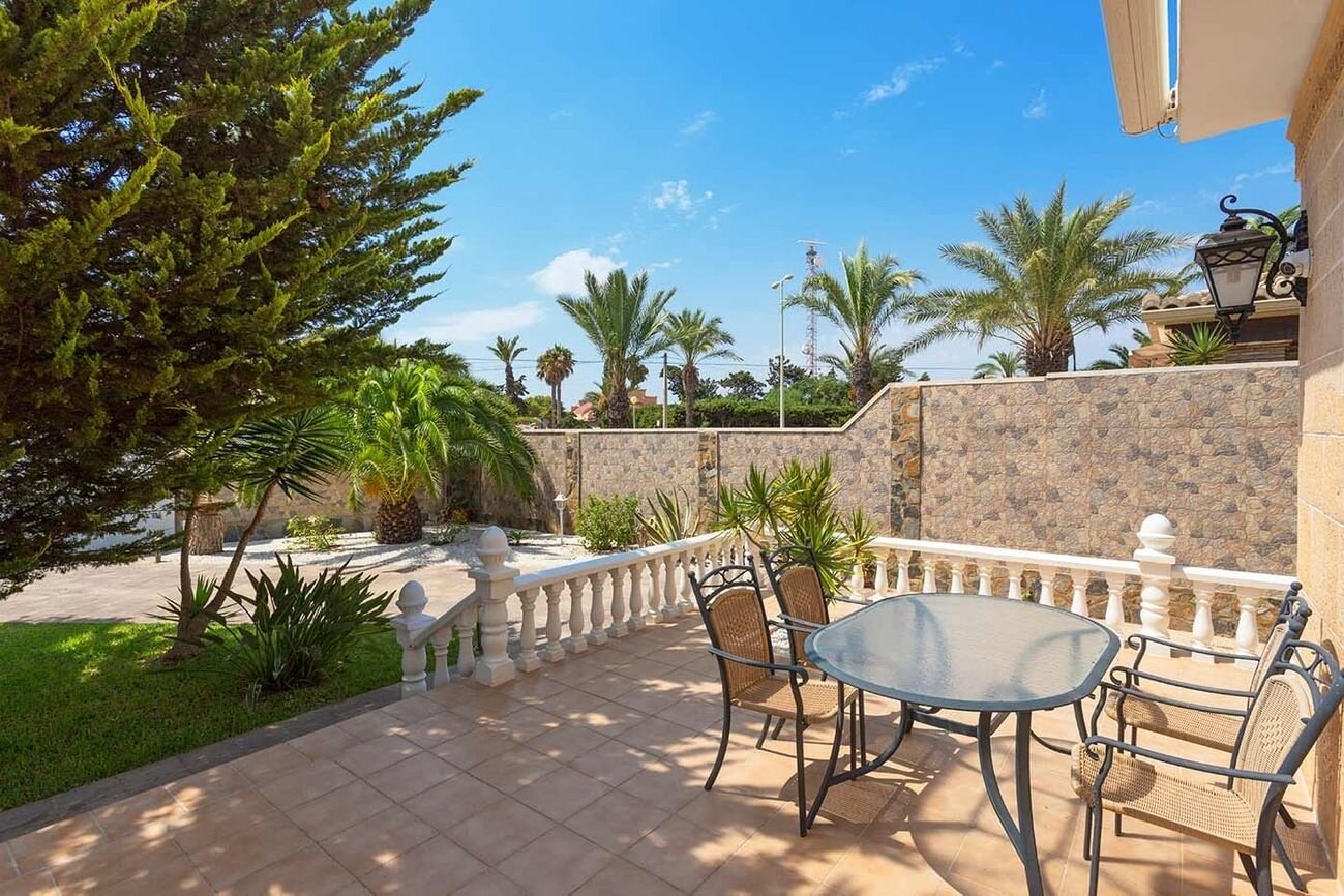5-Bedroom Villa in Lomas de Cabo Roig, Orihuela Costa - Image 7
