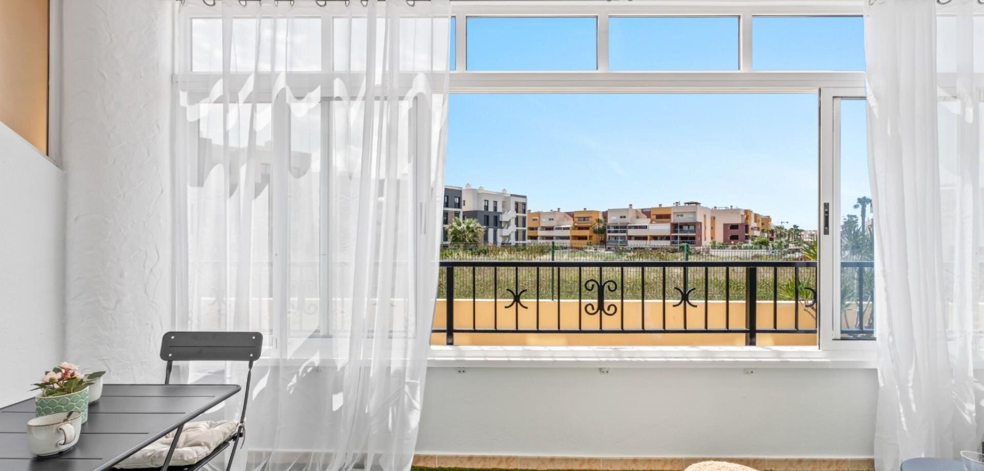 Appartement met 2 Slaapkamers in Punta Prima, Orihuela Costa - Image 13