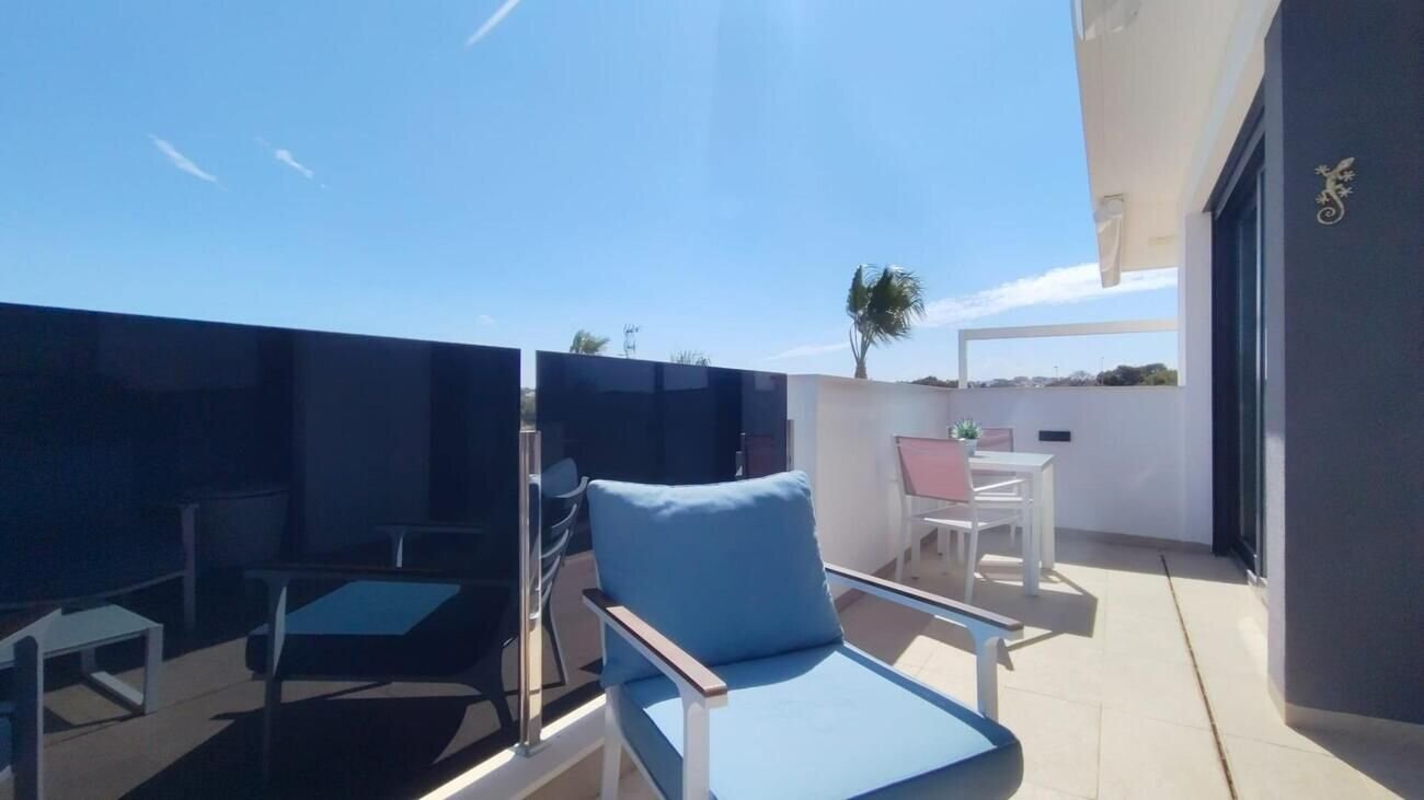 2-Bedroom Apartment in Lomas de Cabo Roig, Orihuela Costa - Image 12