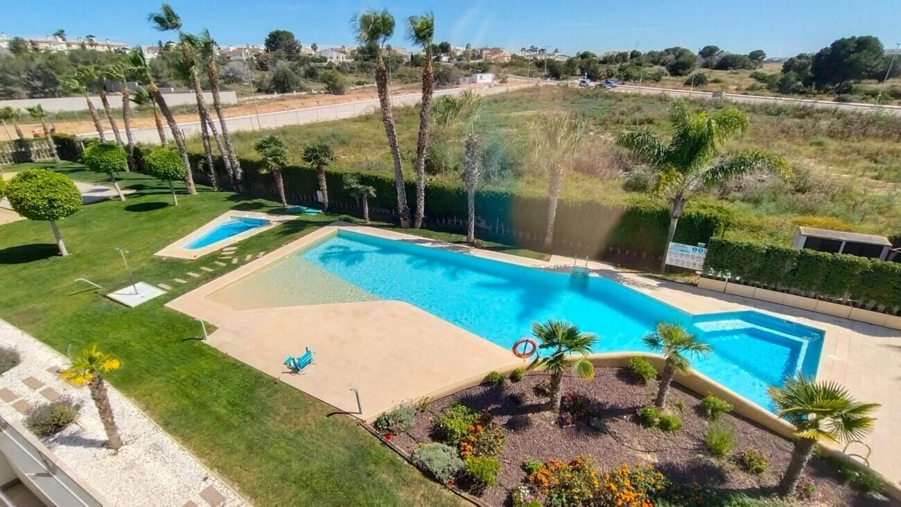 2-Bedroom Apartment in Lomas de Cabo Roig, Orihuela Costa - Image 15