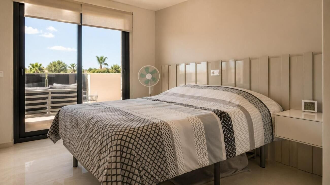 2-Bedroom Apartment in Lomas de Cabo Roig, Orihuela Costa - Image 7