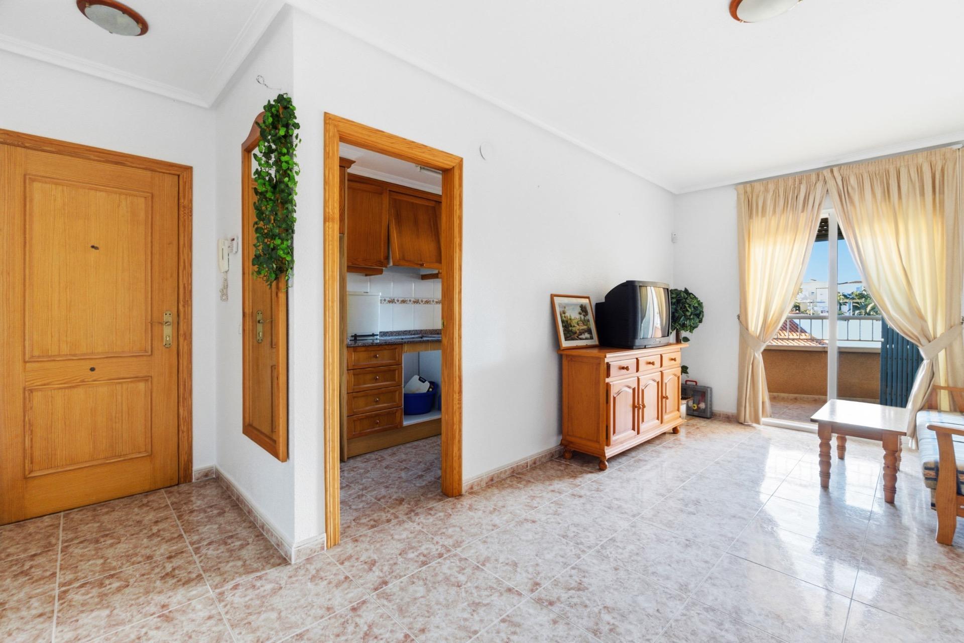 3-Bedroom Apartment in Centro, Torrevieja - Image 2