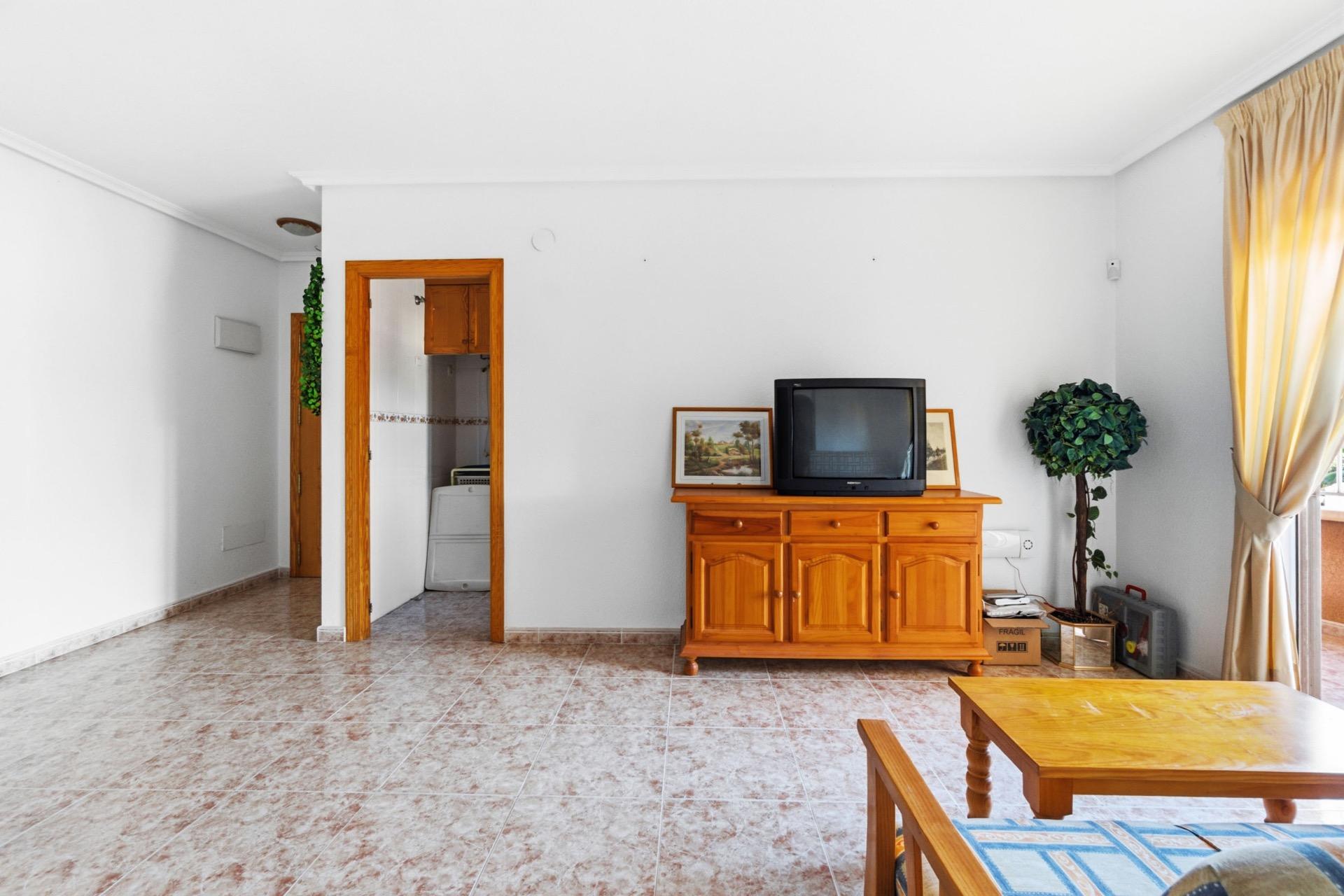 3-Bedroom Apartment in Centro, Torrevieja - Image 4
