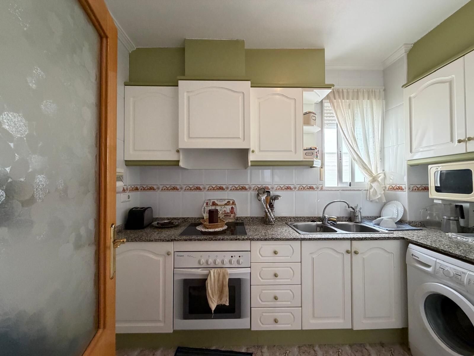 2-Bedroom Apartment in Estacion de Autobuses, Torrevieja - Image 11