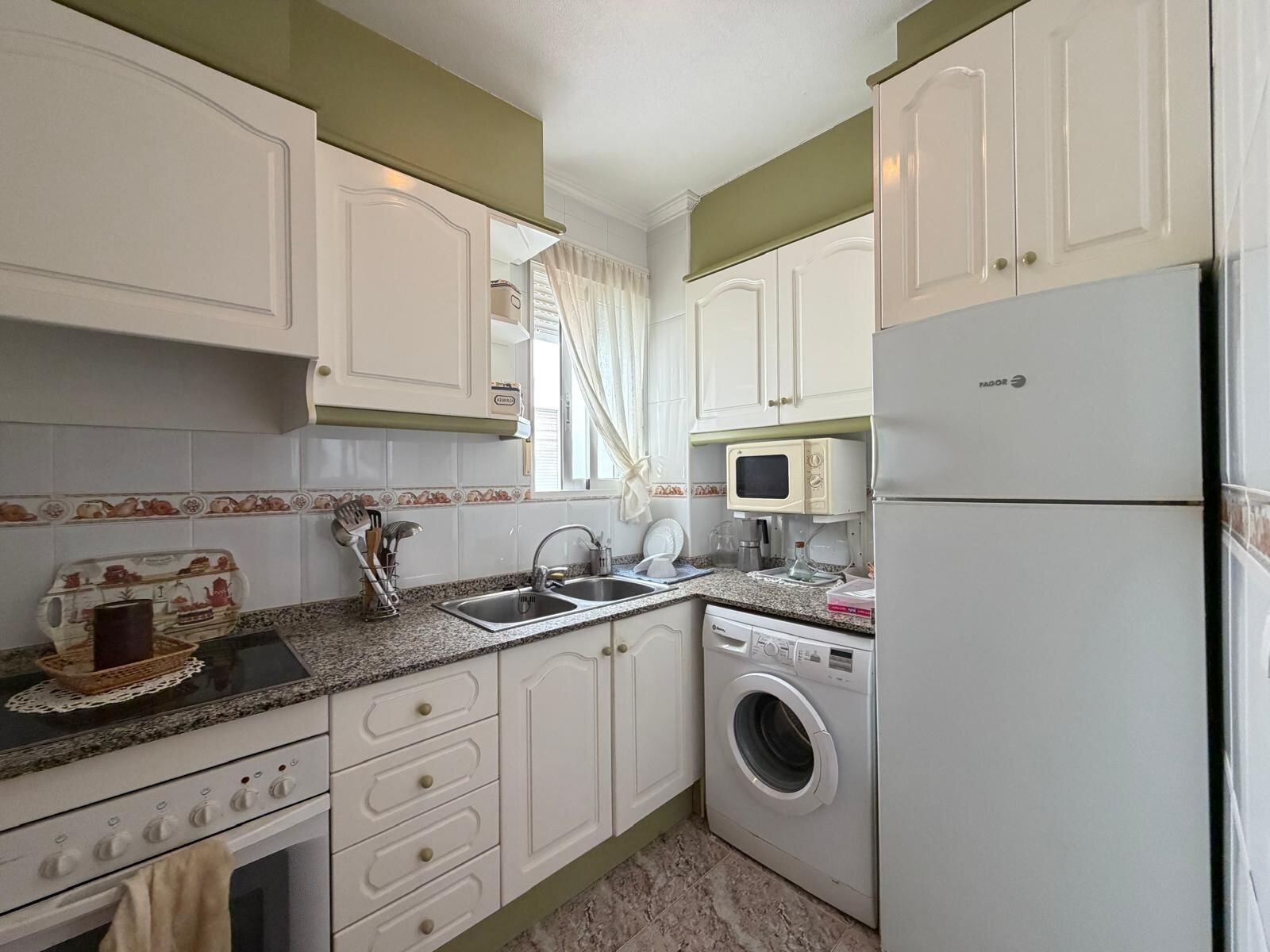 2-Bedroom Apartment in Estacion de Autobuses, Torrevieja - Image 12