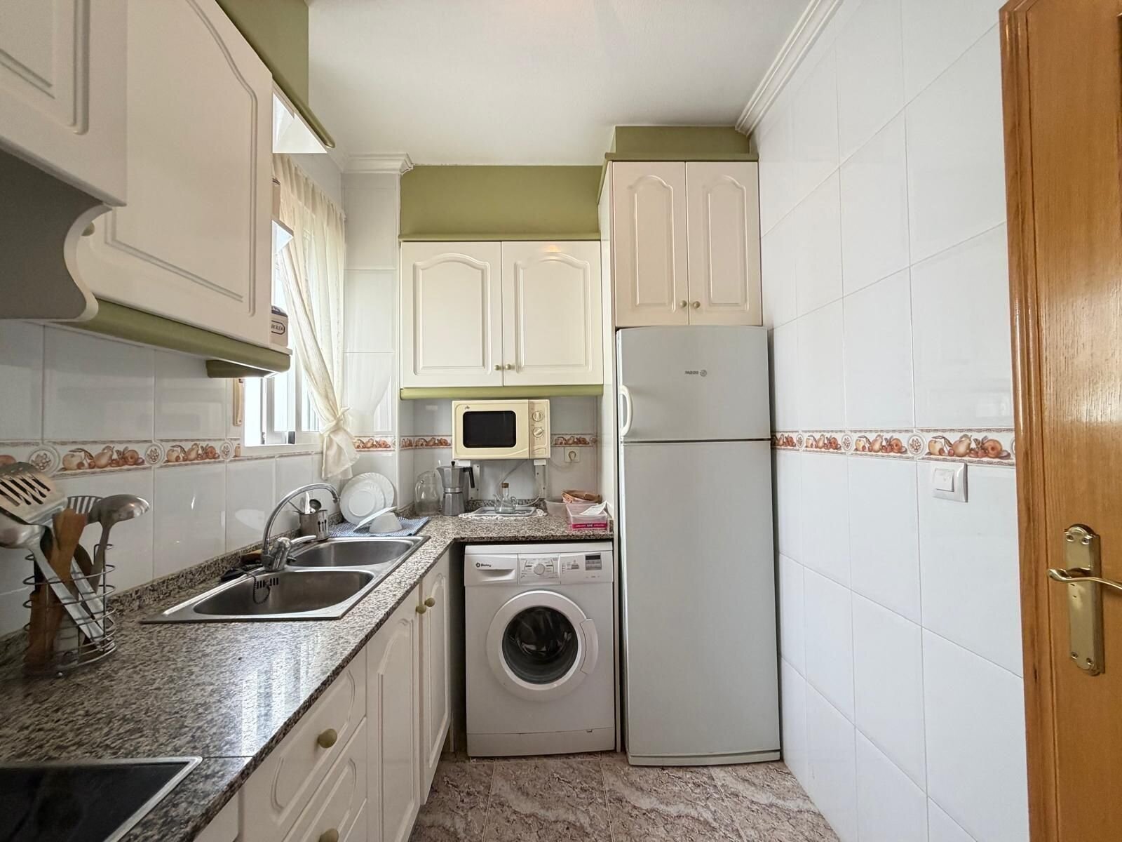 2-Bedroom Apartment in Estacion de Autobuses, Torrevieja - Image 14
