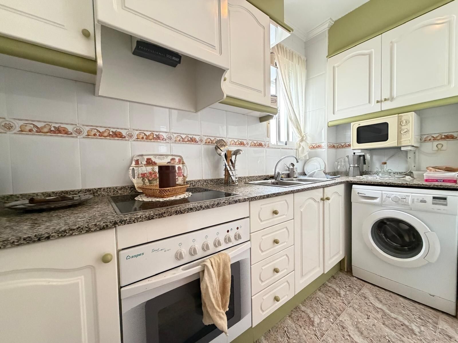 2-Bedroom Apartment in Estacion de Autobuses, Torrevieja - Image 15