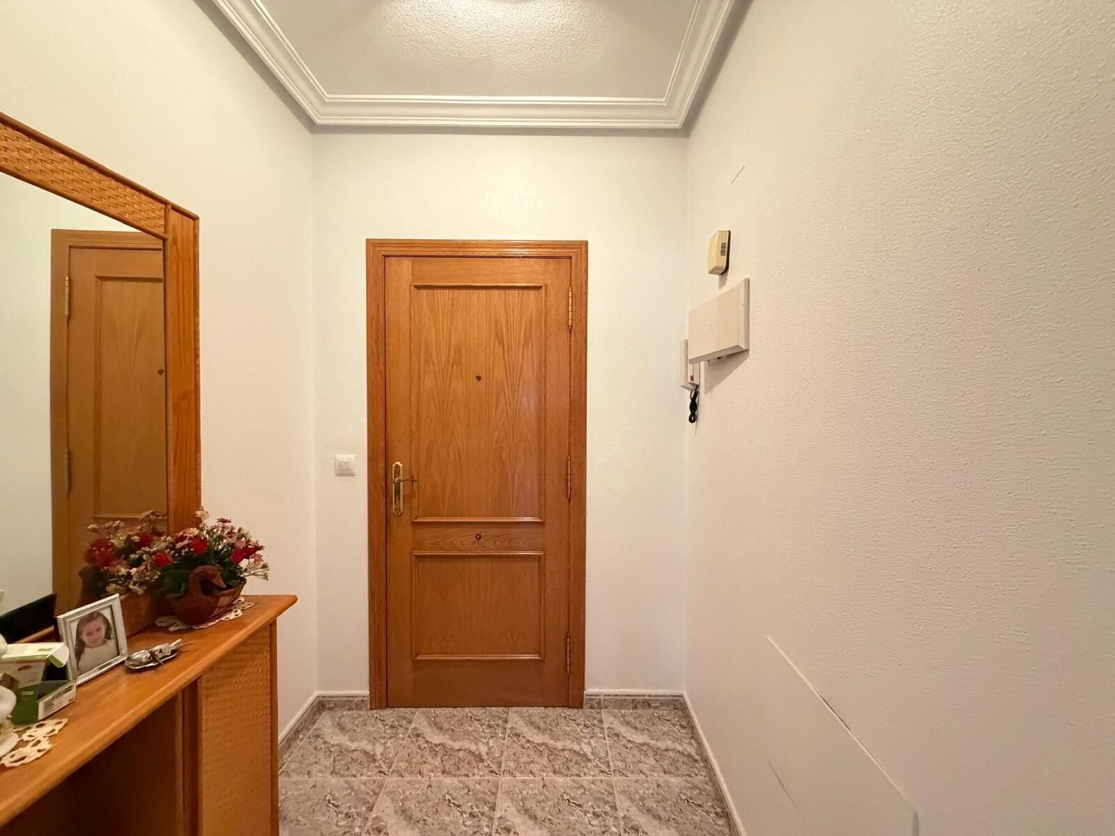 2-Bedroom Apartment in Estacion de Autobuses, Torrevieja - Image 4