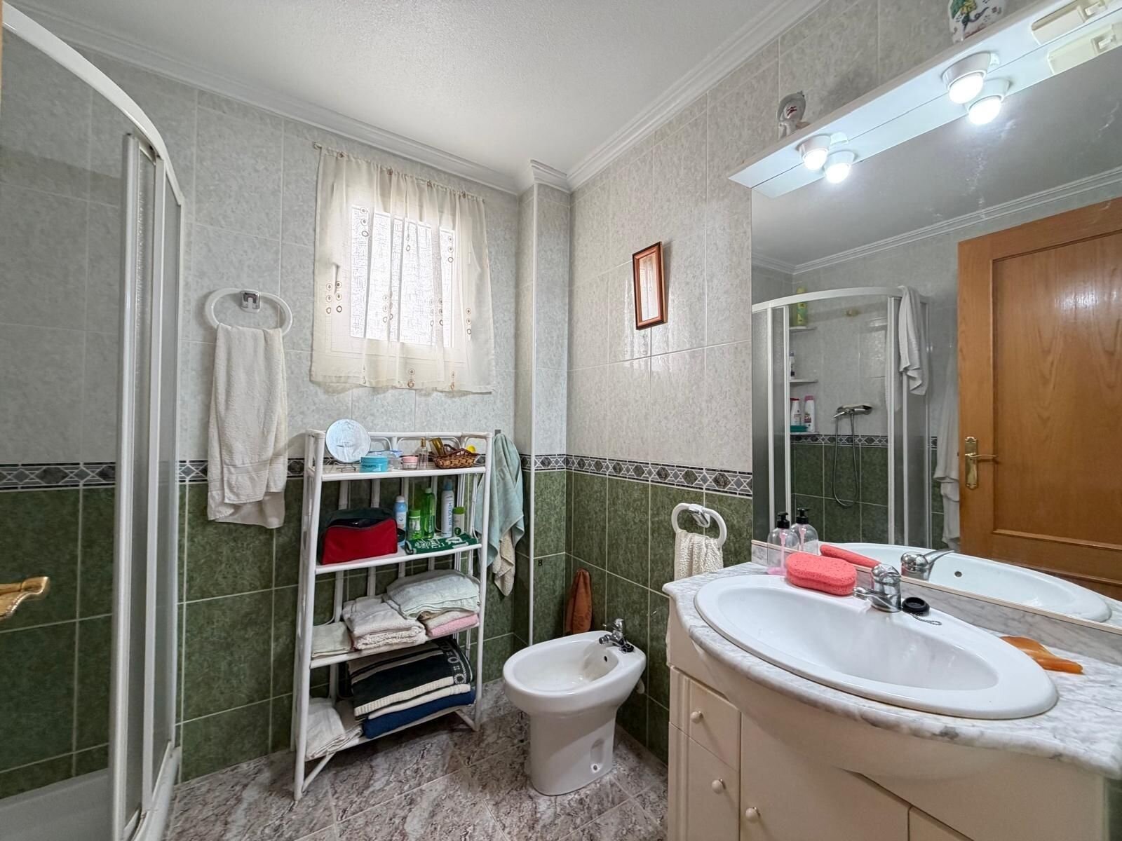 2-Bedroom Apartment in Estacion de Autobuses, Torrevieja - Image 8