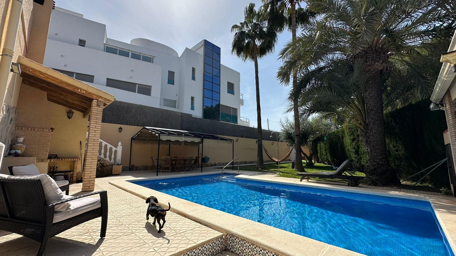 4-Bedroom Villa in La Siesta, Torrevieja - Image 11