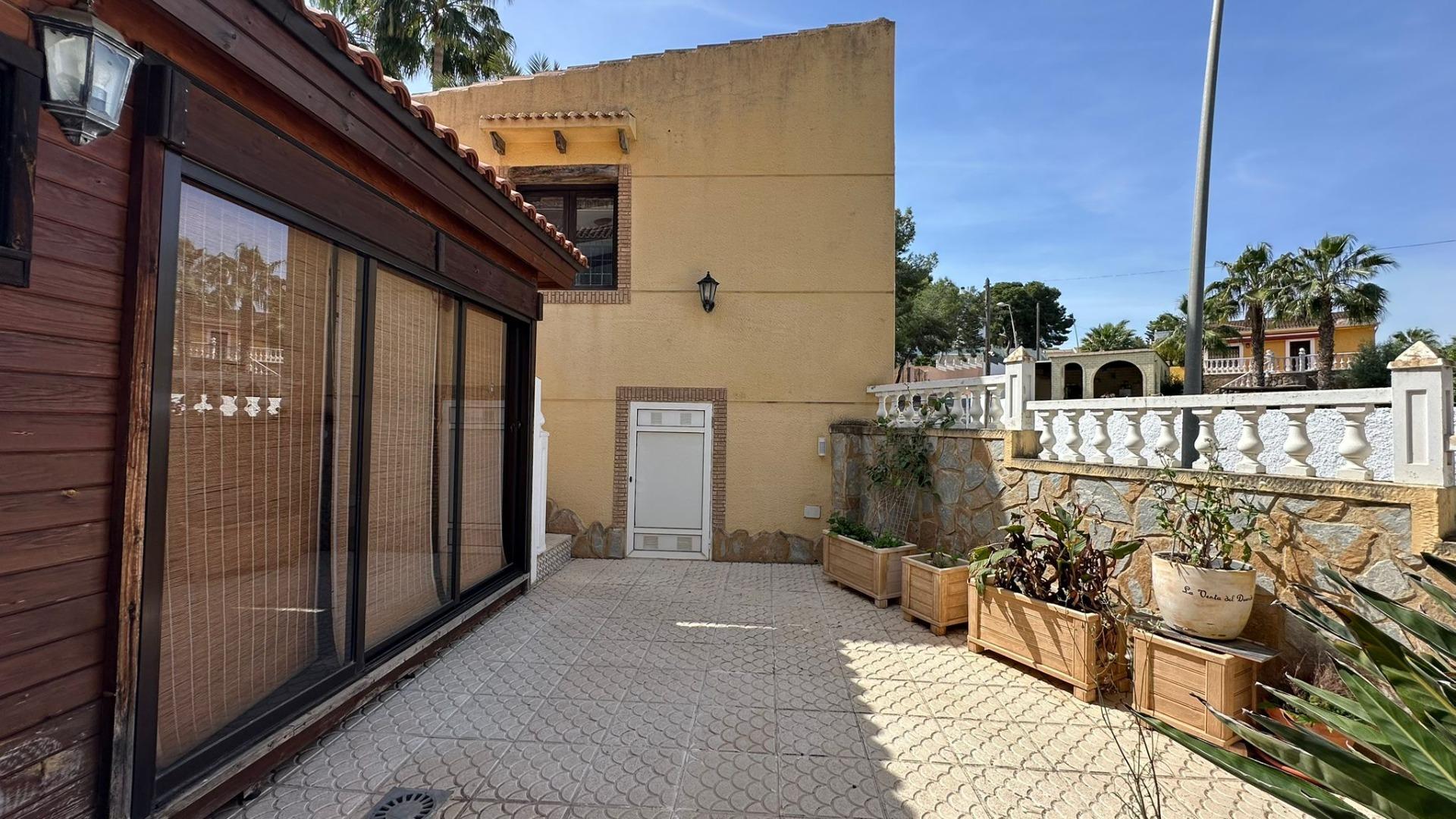 4-Bedroom Villa in La Siesta, Torrevieja - Image 14