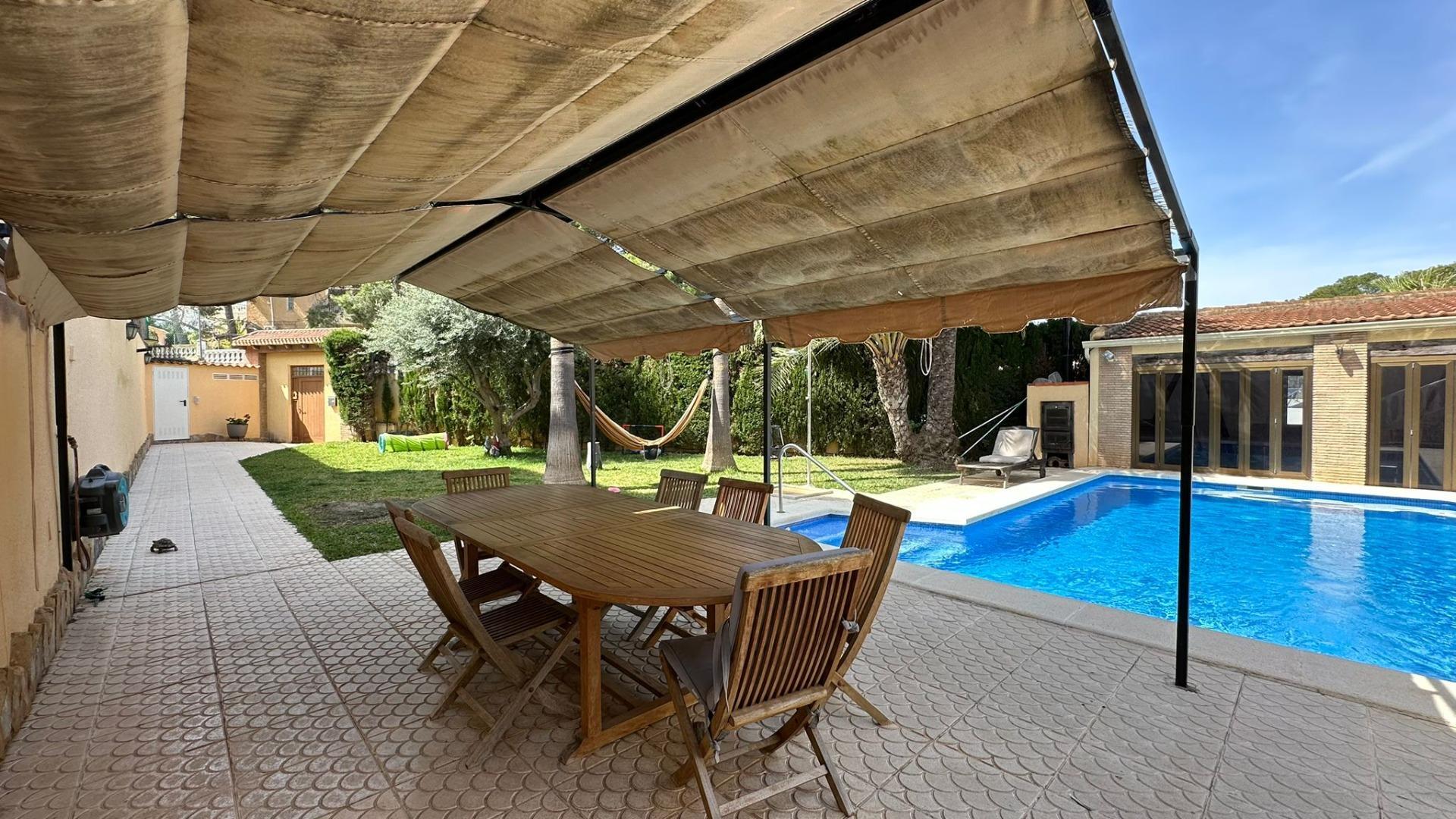 4-Bedroom Villa in La Siesta, Torrevieja - Image 18