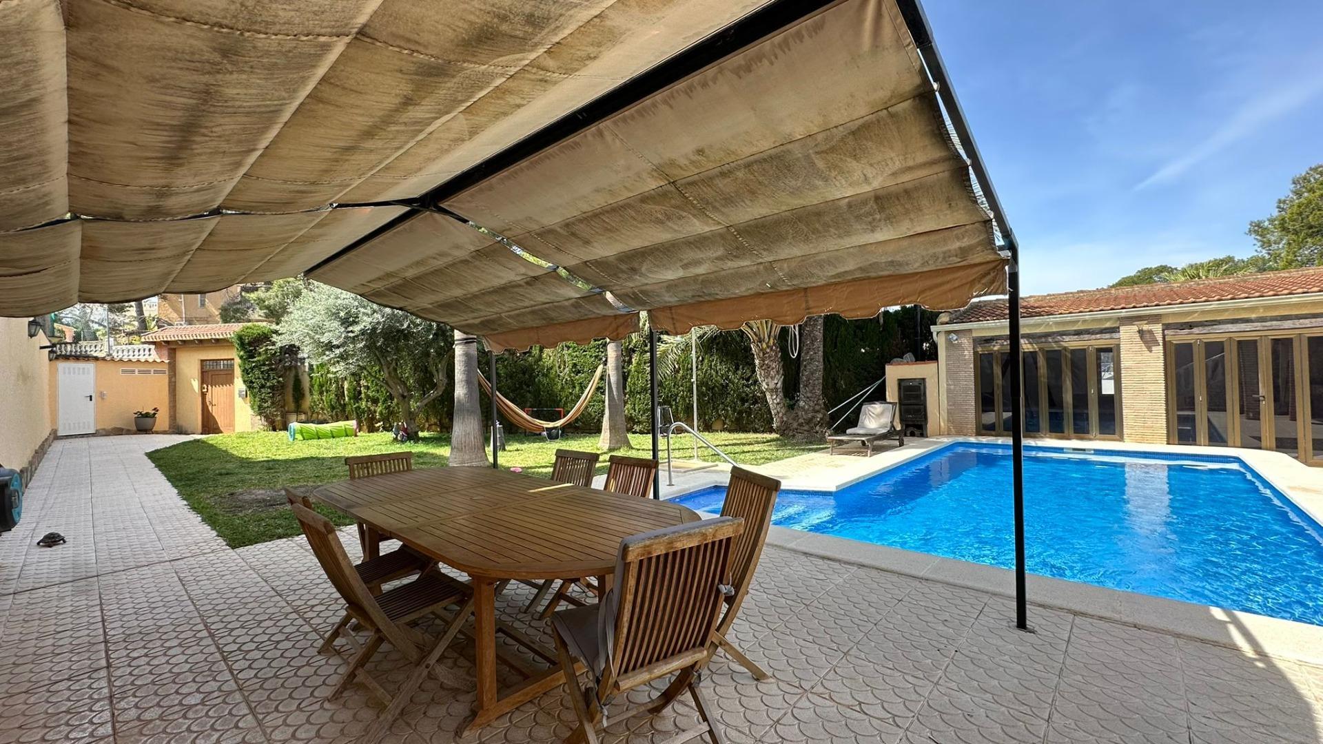 4-Bedroom Villa in La Siesta, Torrevieja - Image 19