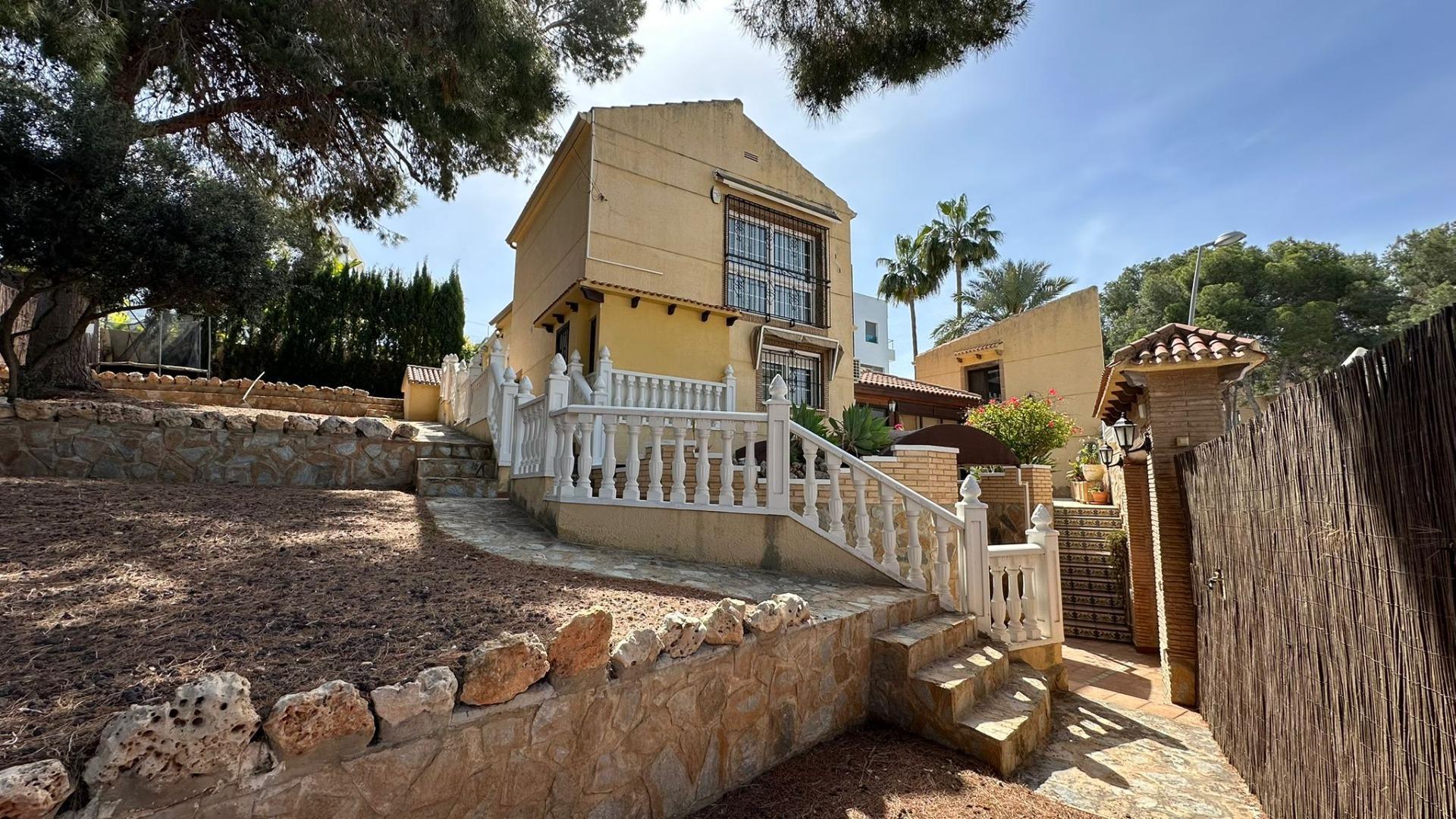 4-Bedroom Villa in La Siesta, Torrevieja - Image 2