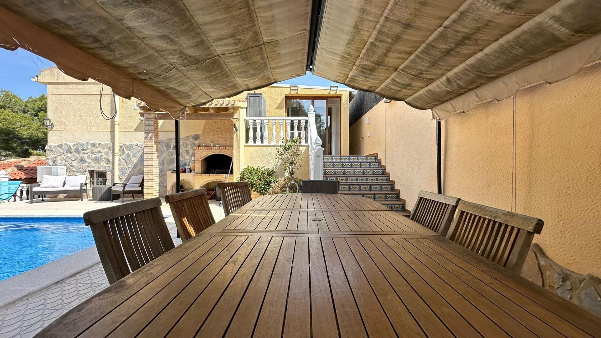 4-Bedroom Villa in La Siesta, Torrevieja - Image 28