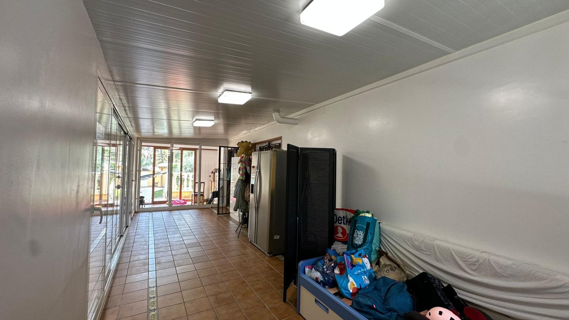 4-Bedroom Villa in La Siesta, Torrevieja - Image 34