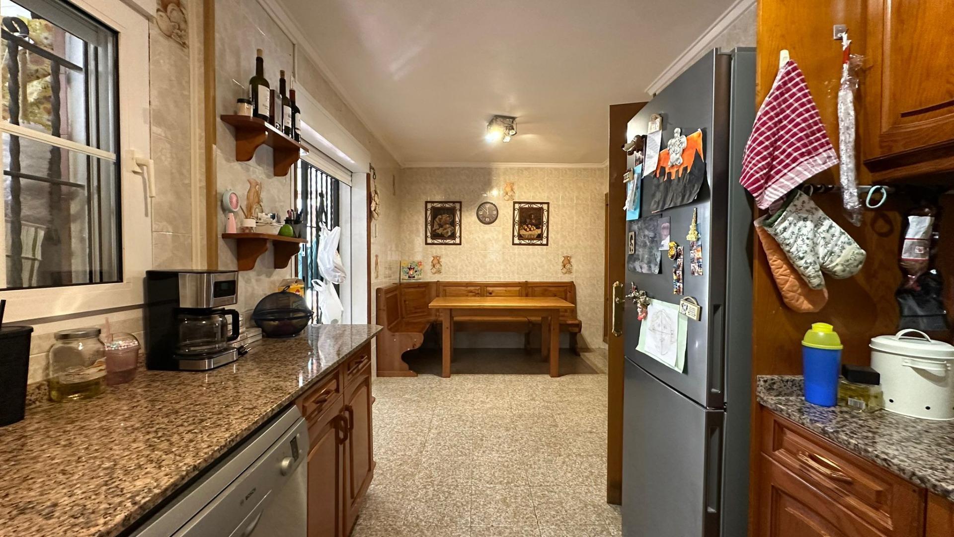 4-Bedroom Villa in La Siesta, Torrevieja - Image 38