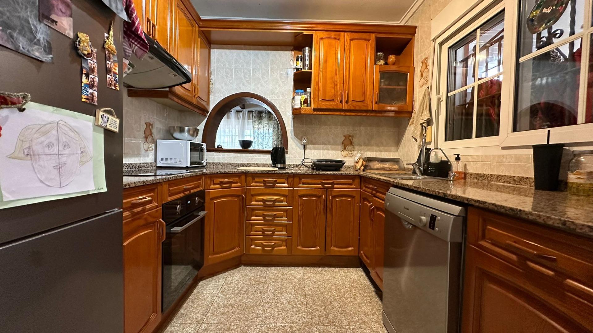 4-Bedroom Villa in La Siesta, Torrevieja - Image 39