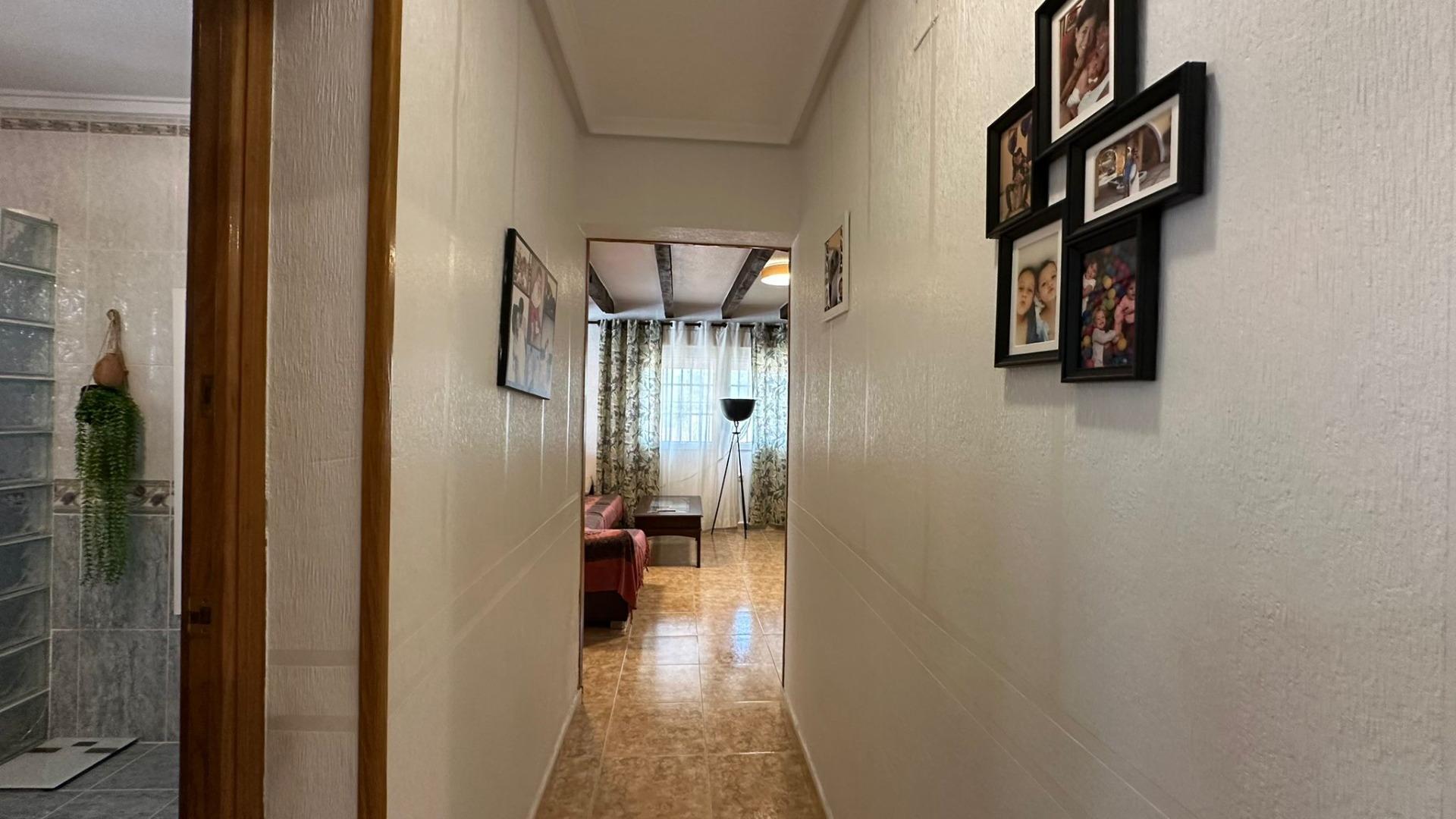 4-Bedroom Villa in La Siesta, Torrevieja - Image 40